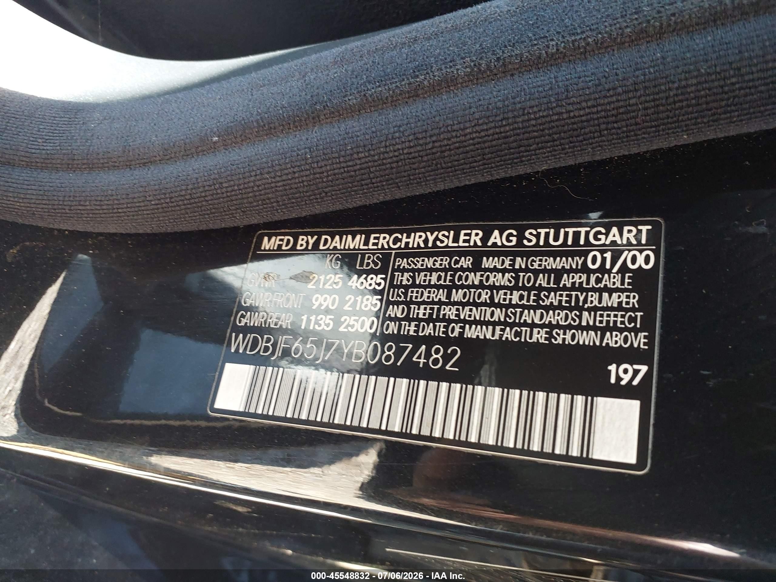 2000 Mercedes-benz E 320   Black vin: WDBJF65J7YB087482