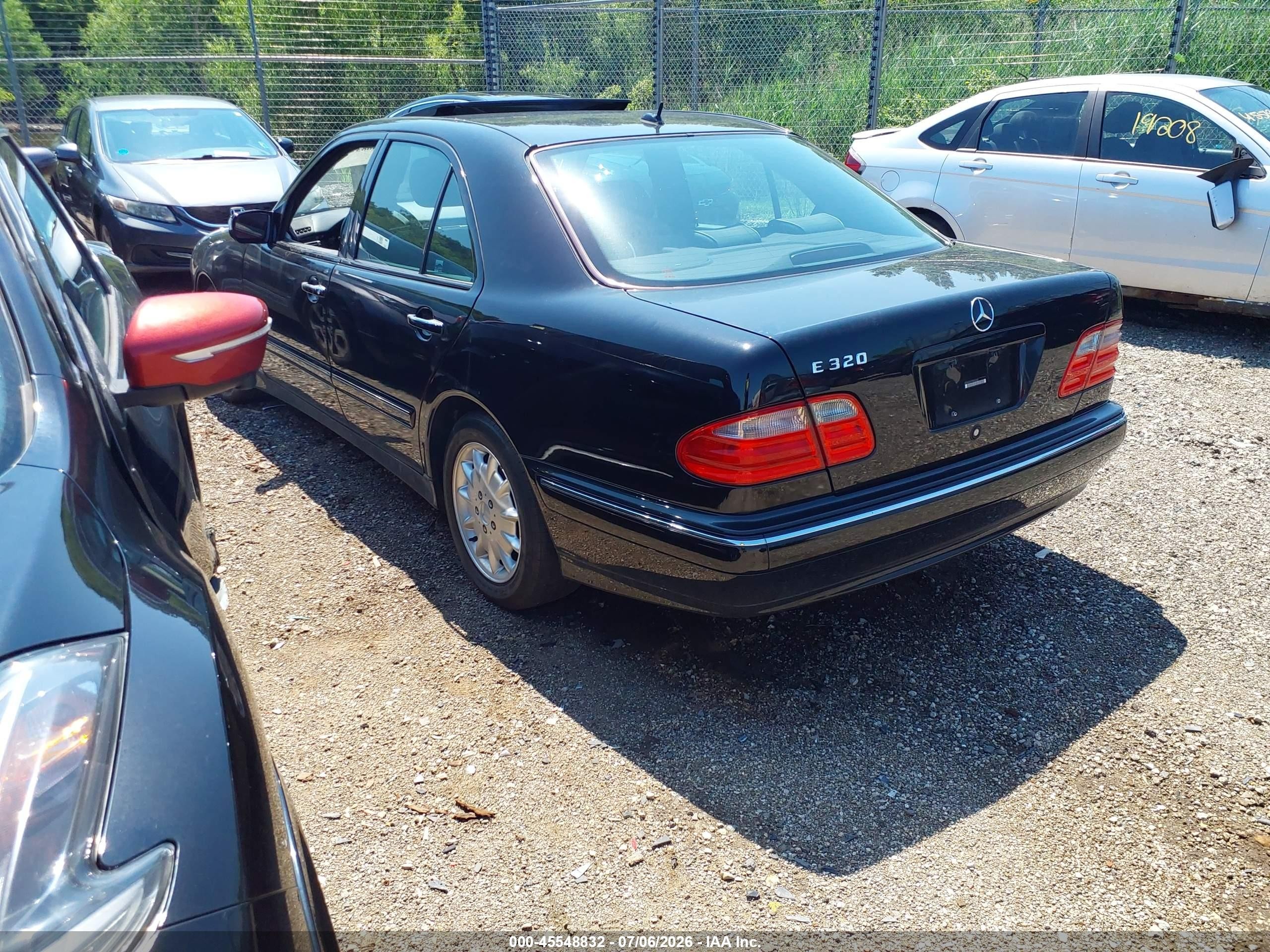 2000 Mercedes-benz E 320   Black vin: WDBJF65J7YB087482