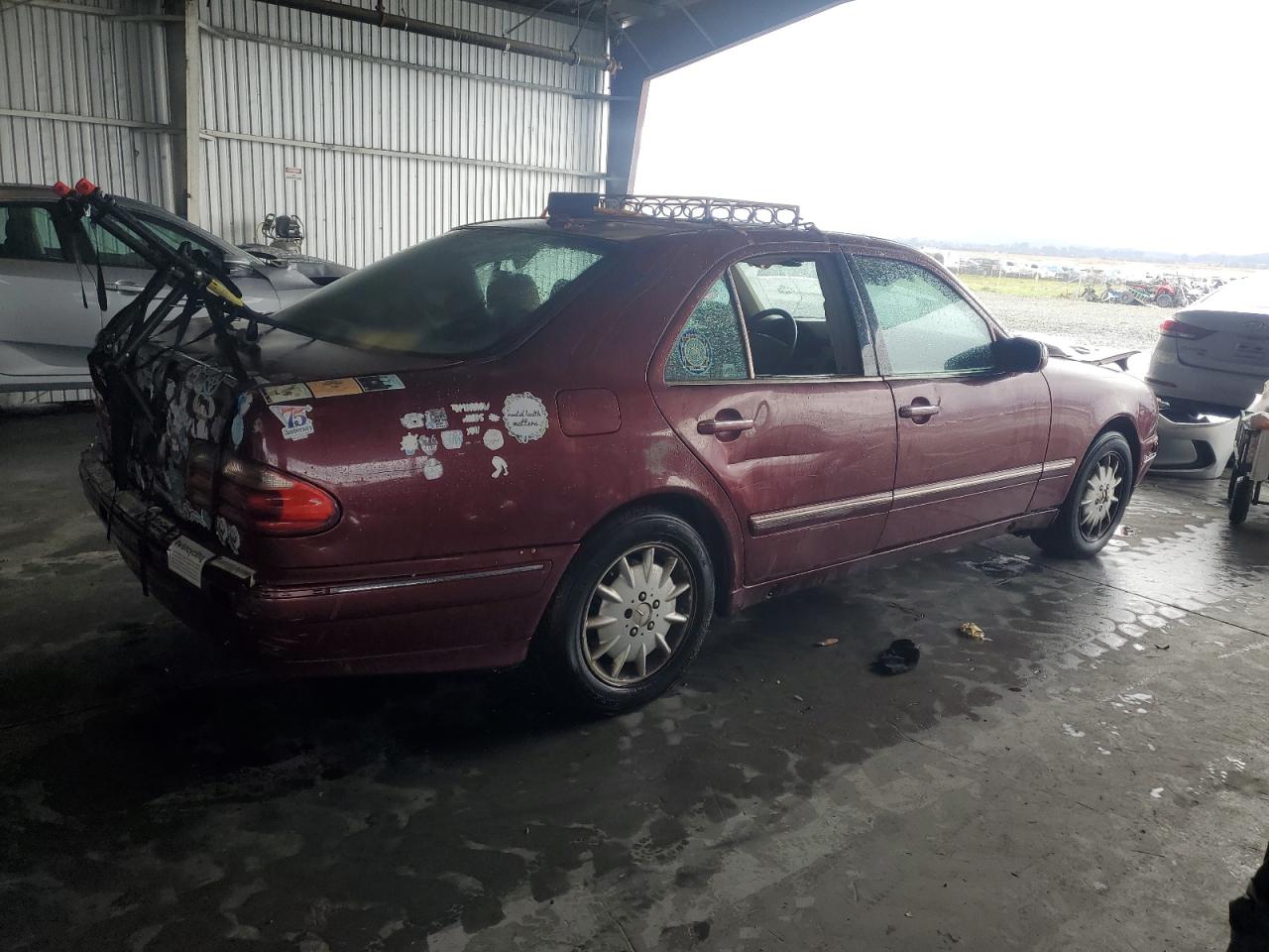 2000 Mercedes-benz E 320 Burgundy vin: WDBJF65J7YB108475