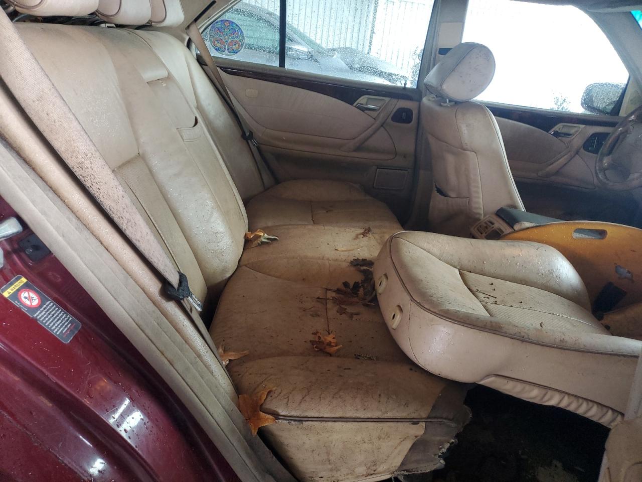 2000 Mercedes-benz E 320 Burgundy vin: WDBJF65J7YB108475