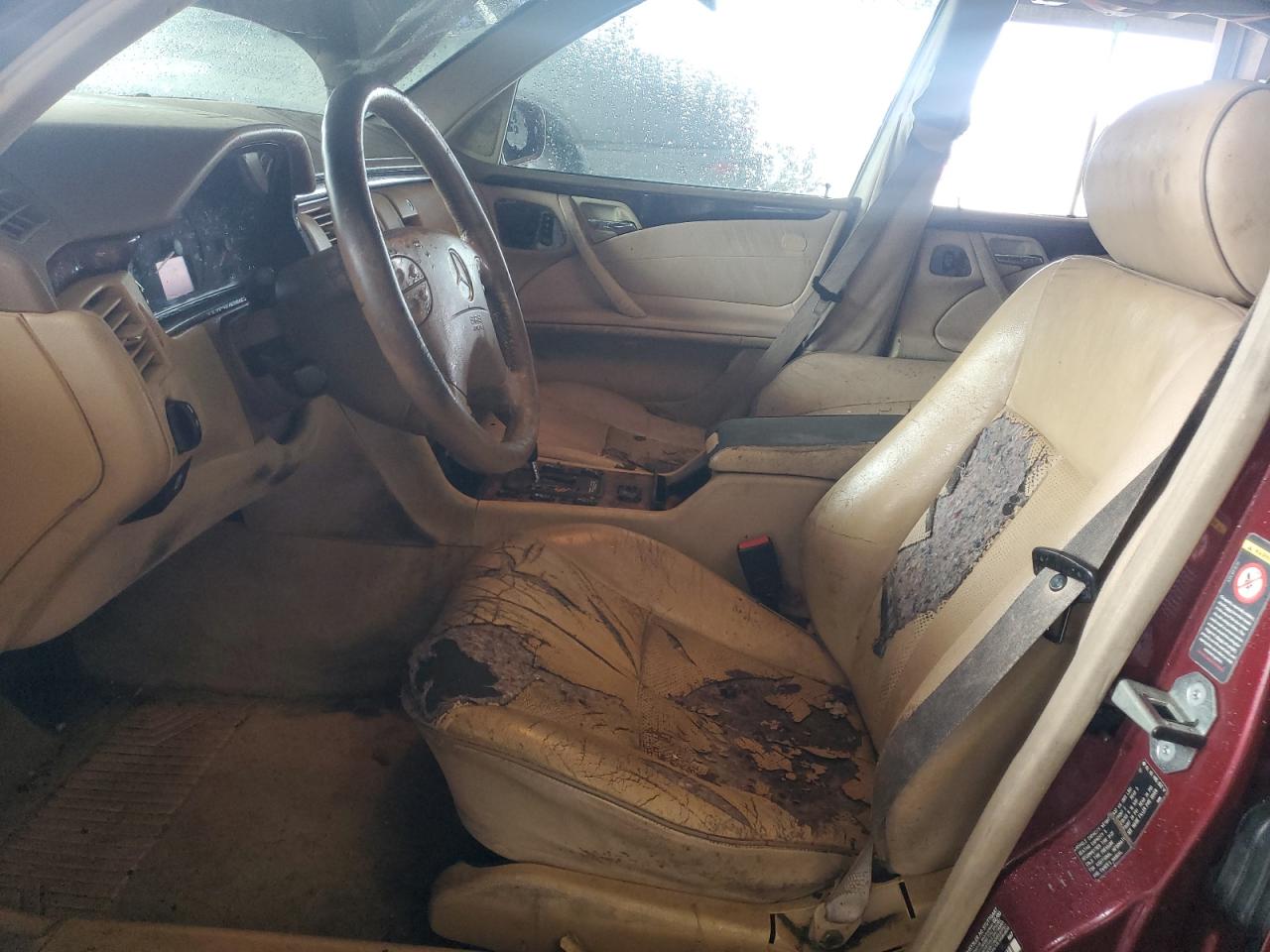 2000 Mercedes-benz E 320 Burgundy vin: WDBJF65J7YB108475