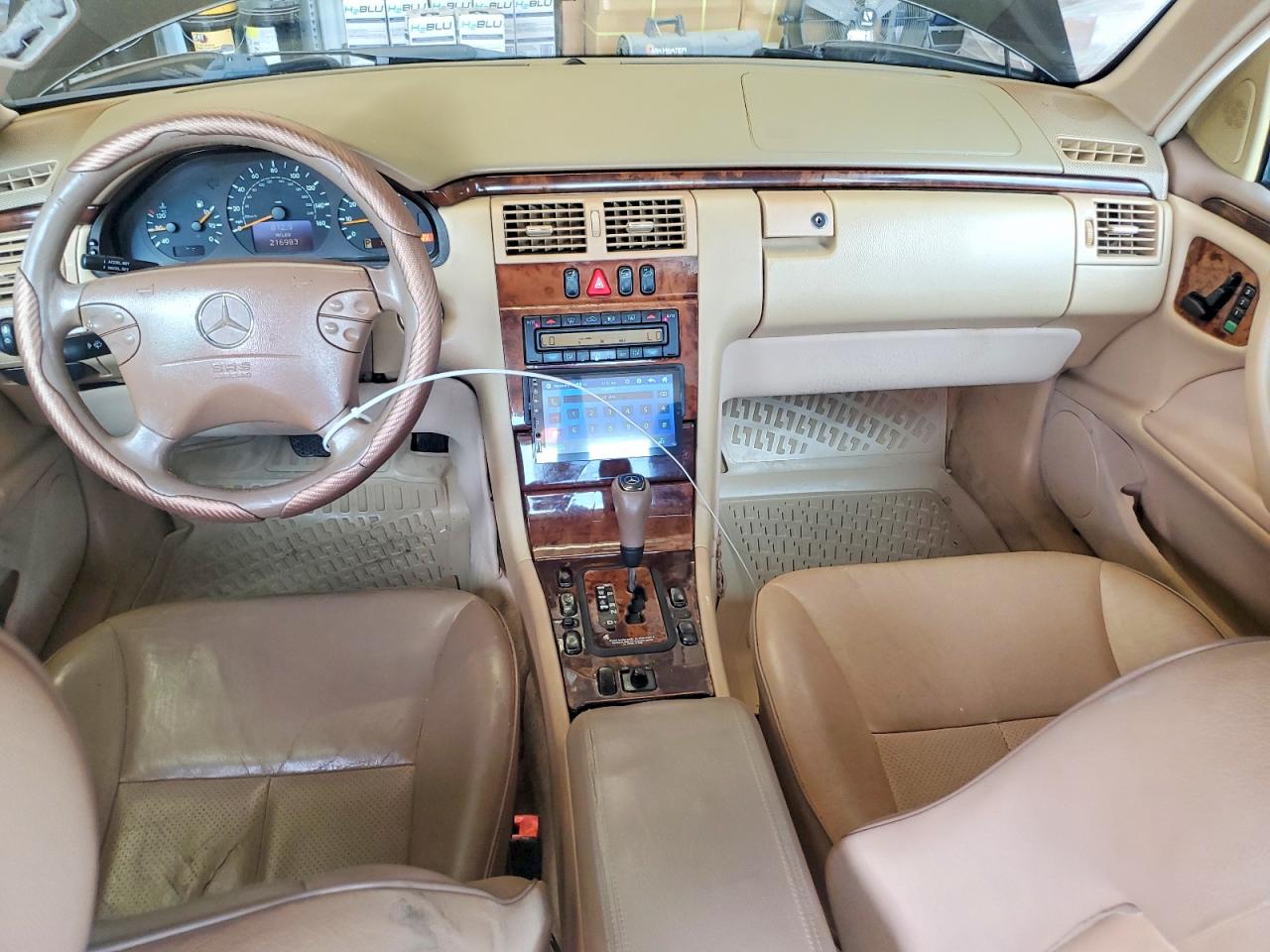 2000 Mercedes-benz E 320 Black vin: WDBJF65J7YB110226