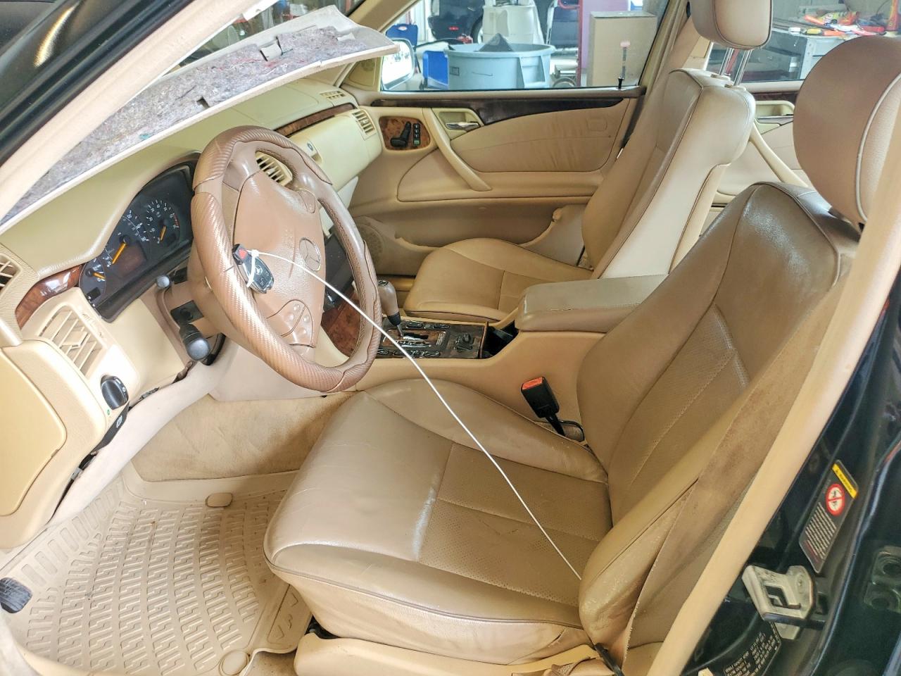 2000 Mercedes-benz E 320 Black vin: WDBJF65J7YB110226