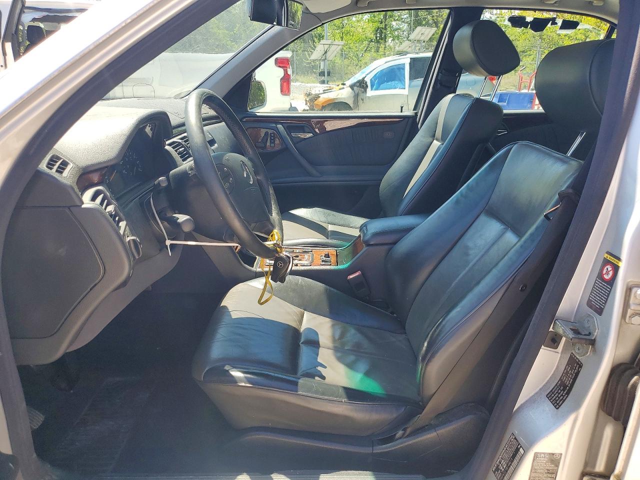 2000 Mercedes-benz E 320 Серебряный vin: WDBJF65J7YB148619