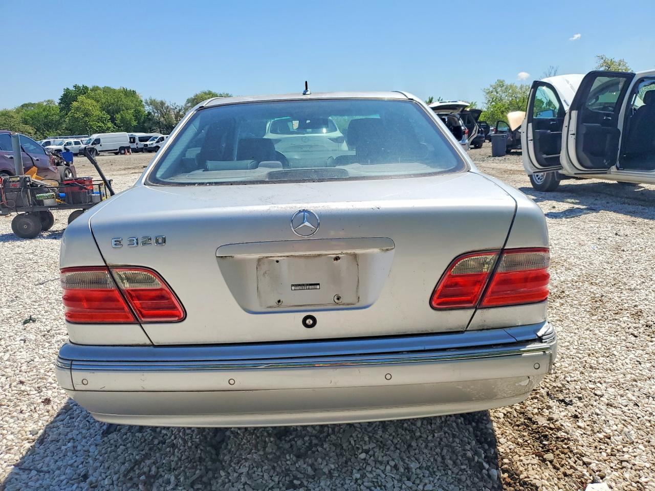 2000 Mercedes-benz E 320 Серебряный vin: WDBJF65J7YB148619