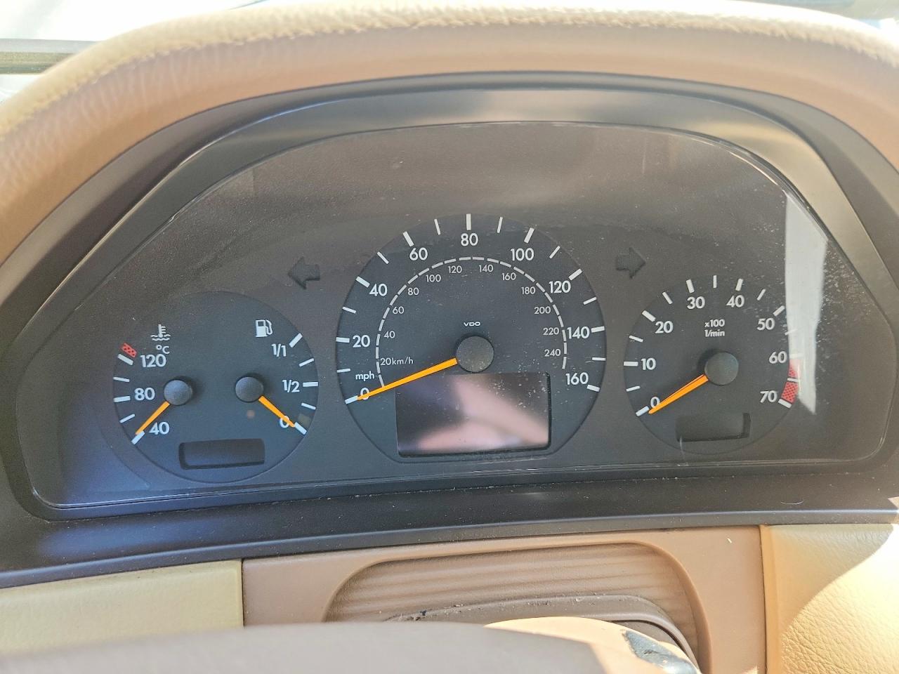 2001 Mercedes-benz E 320 Tan vin: WDBJF65J81B244409