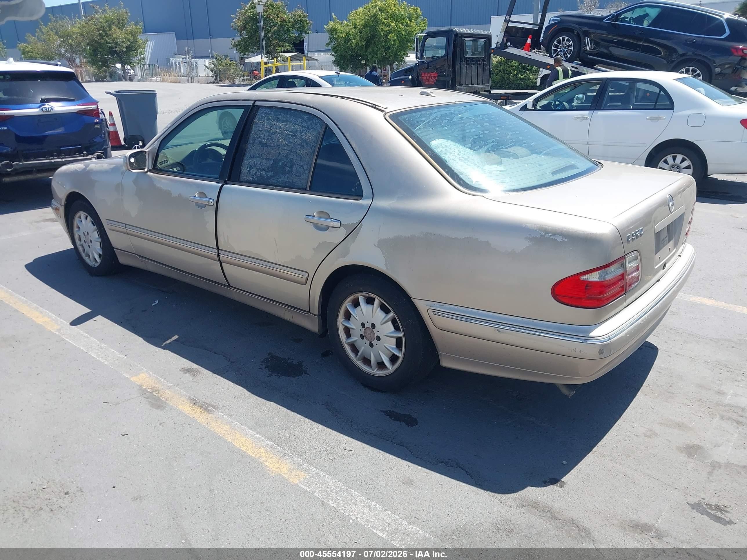 2001 Mercedes-benz E 320   Gold vin: WDBJF65J81B355834