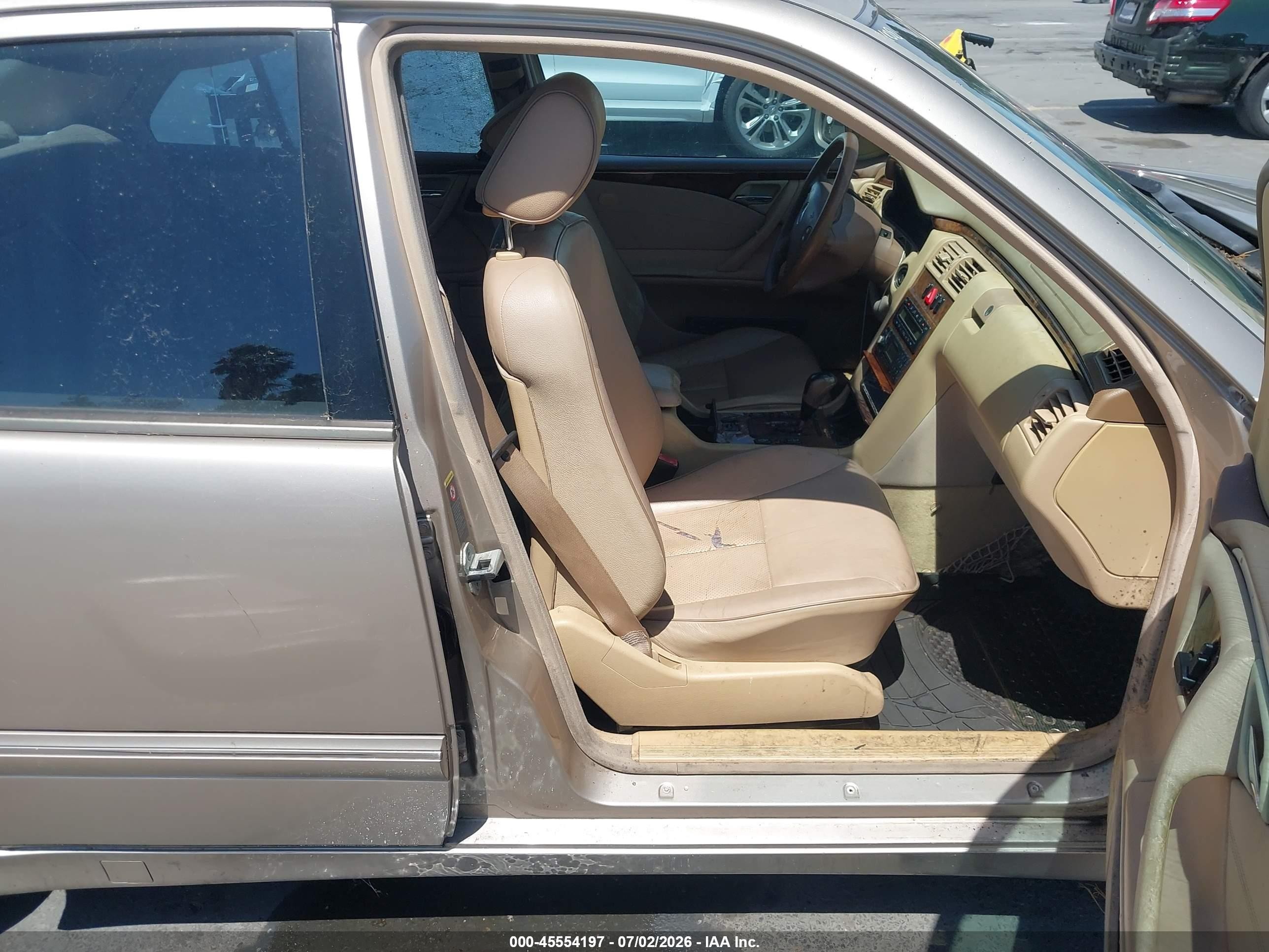 2001 Mercedes-benz E 320   Gold vin: WDBJF65J81B355834