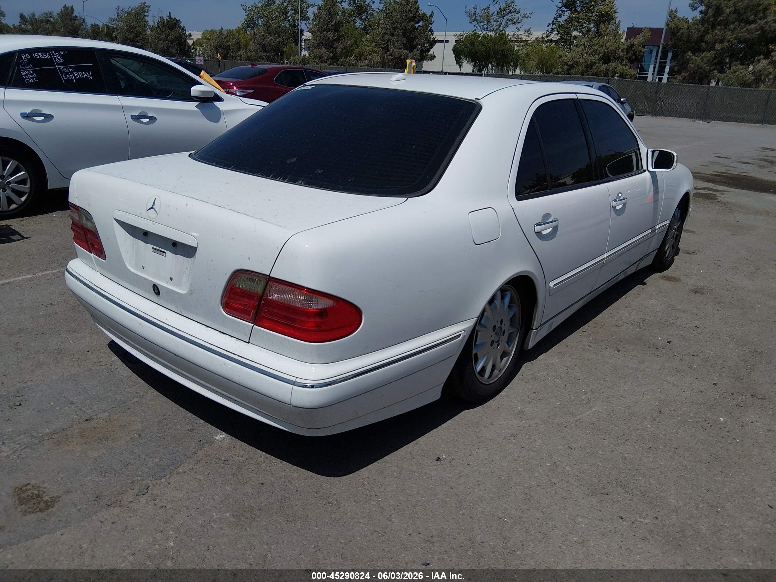 2001 Mercedes-benz E 320   Белый vin: WDBJF65J81B362007