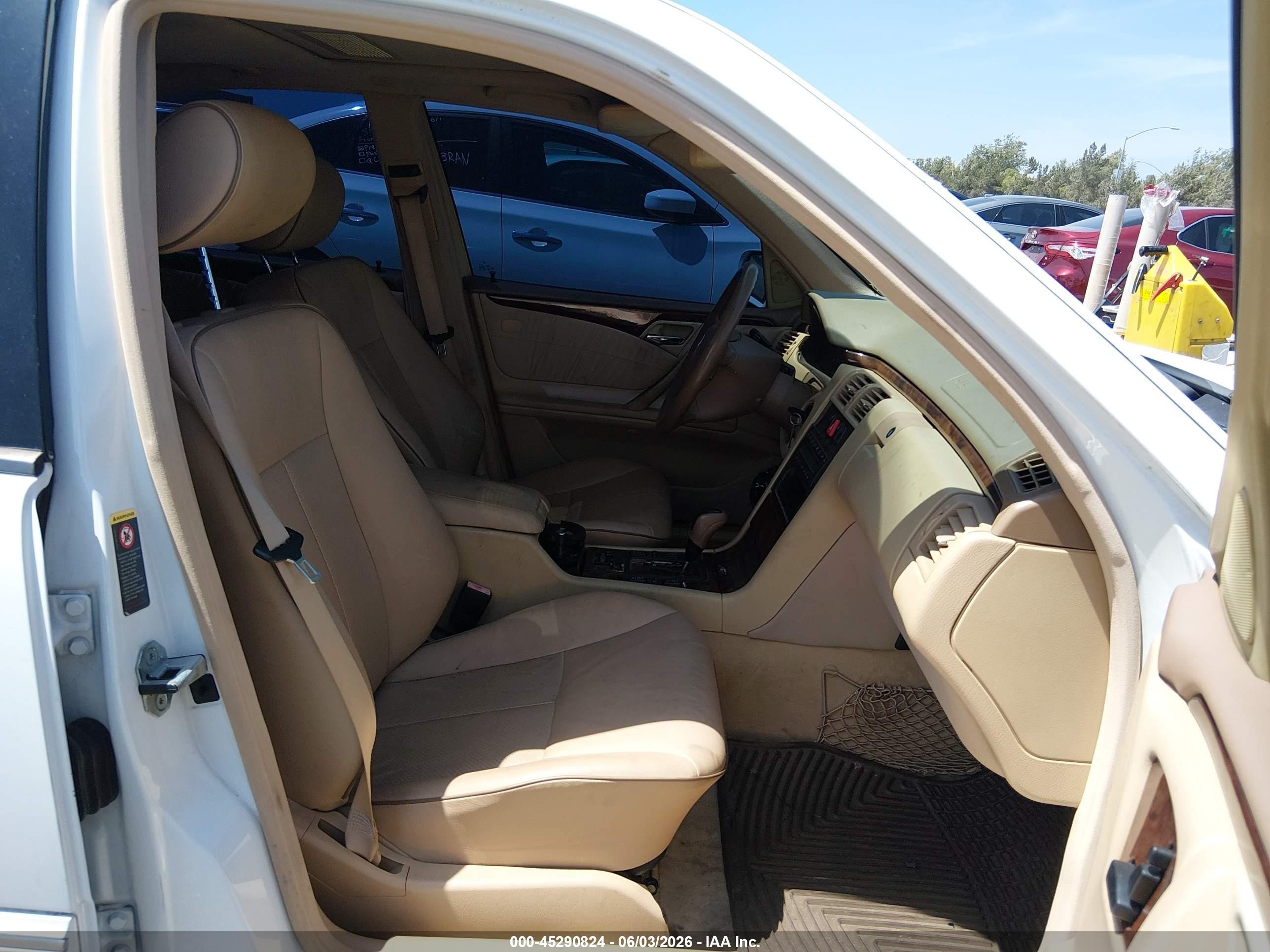 2001 Mercedes-benz E 320   Белый vin: WDBJF65J81B362007