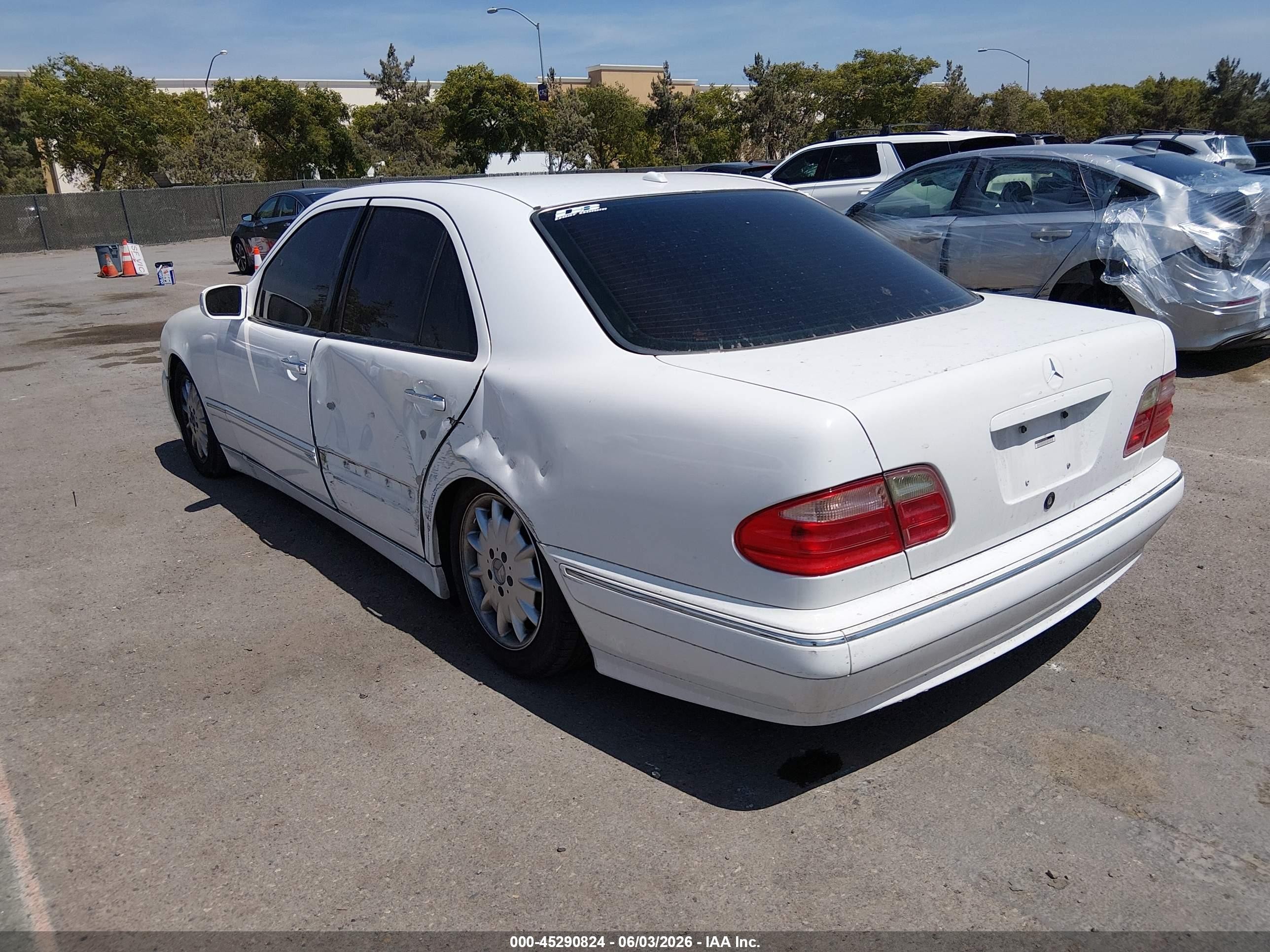 2001 Mercedes-benz E 320   Белый vin: WDBJF65J81B362007