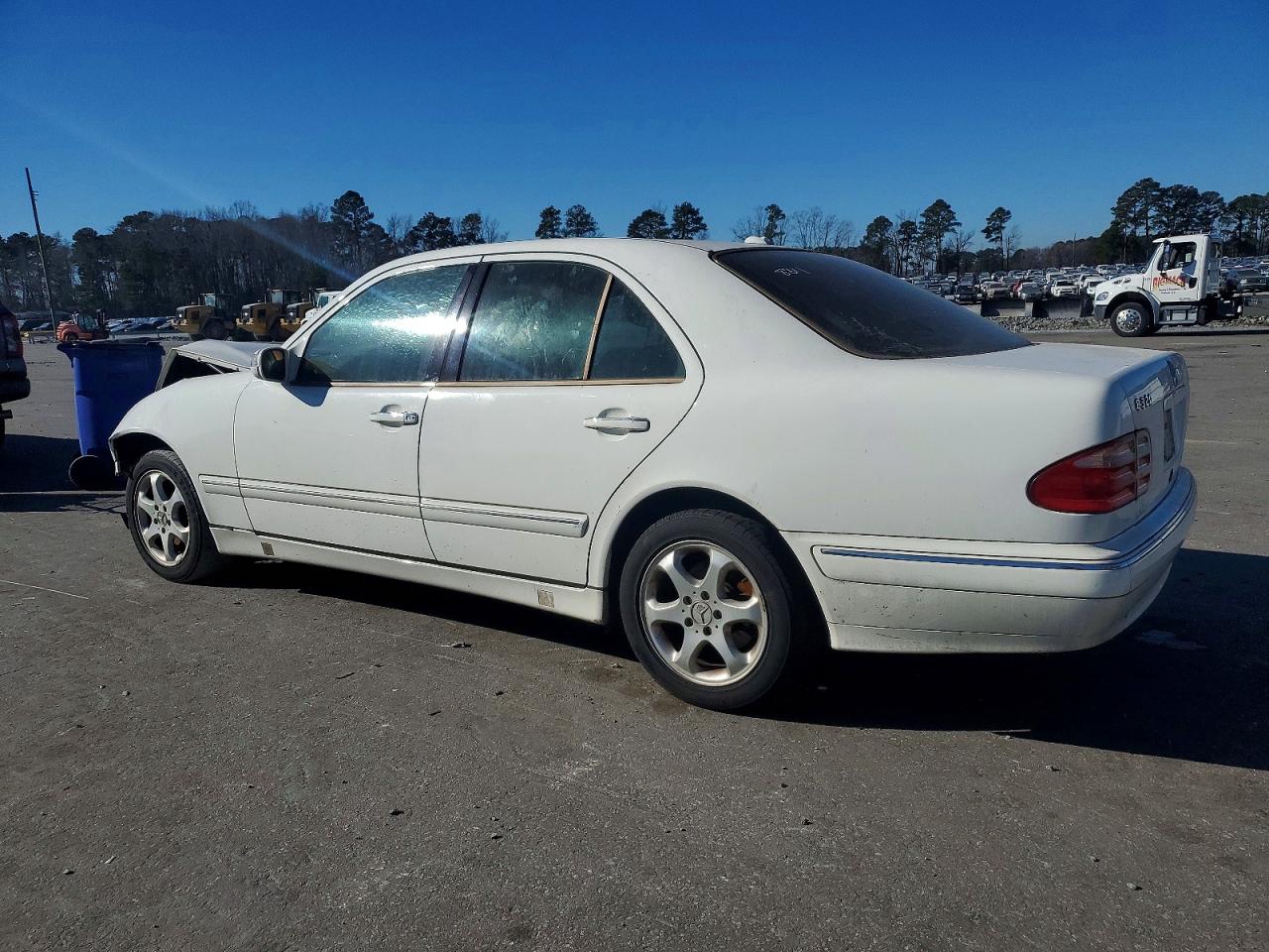2002 Mercedes-benz E 320 White vin: WDBJF65J82B426855