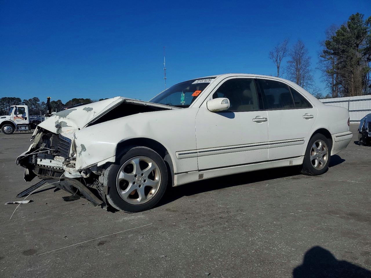 2002 Mercedes-benz E 320 White vin: WDBJF65J82B426855