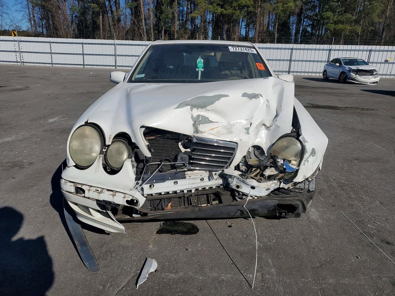 2002 Mercedes-benz E 320 White vin: WDBJF65J82B426855