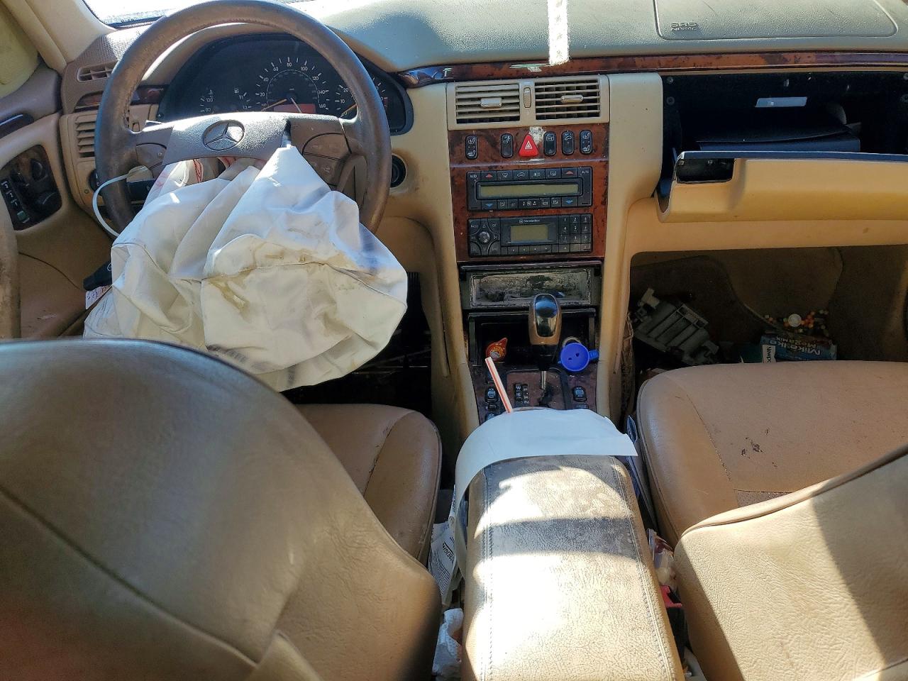 2002 Mercedes-benz E 320 White vin: WDBJF65J82B426855