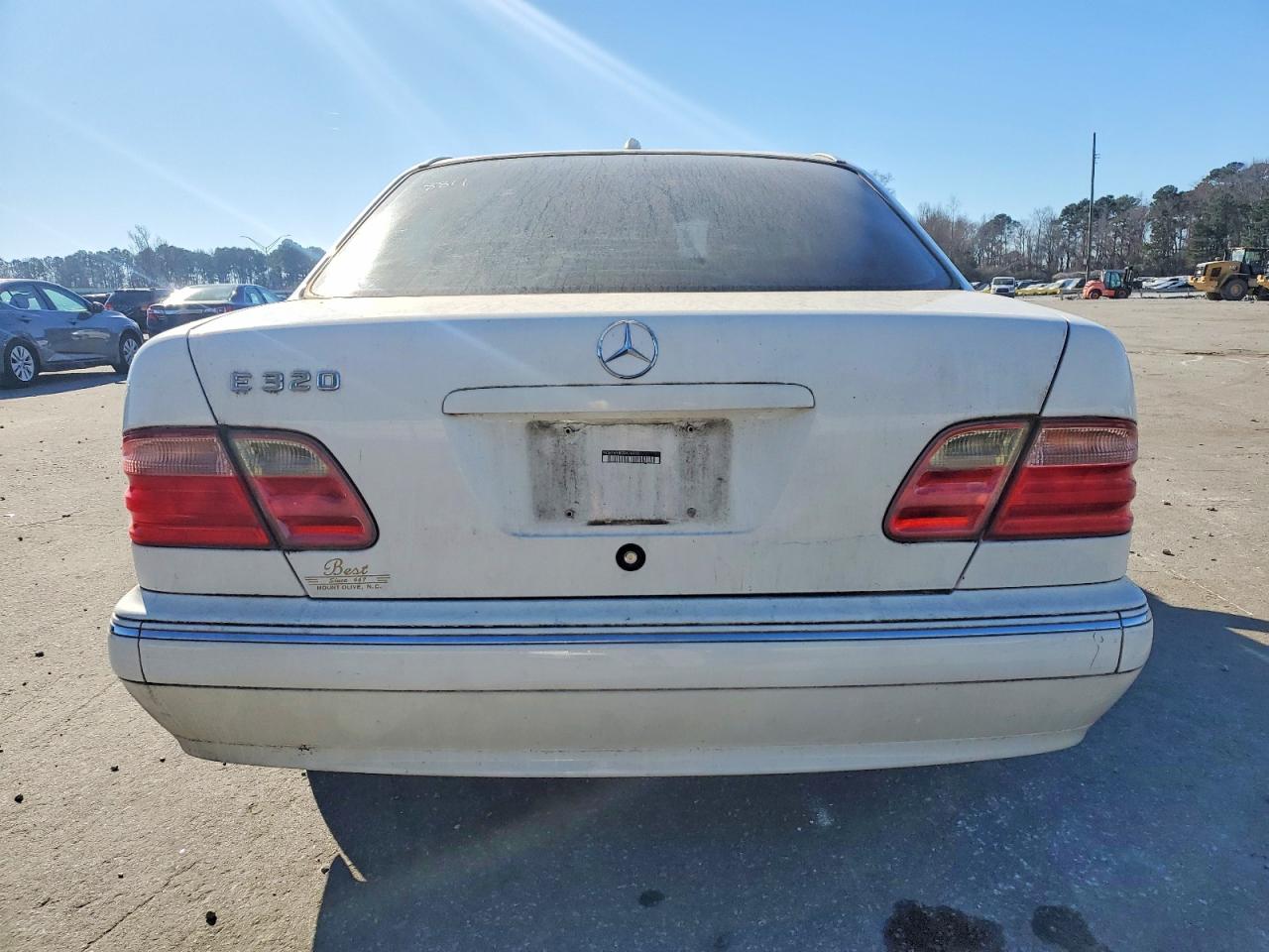 2002 Mercedes-benz E 320 White vin: WDBJF65J82B426855