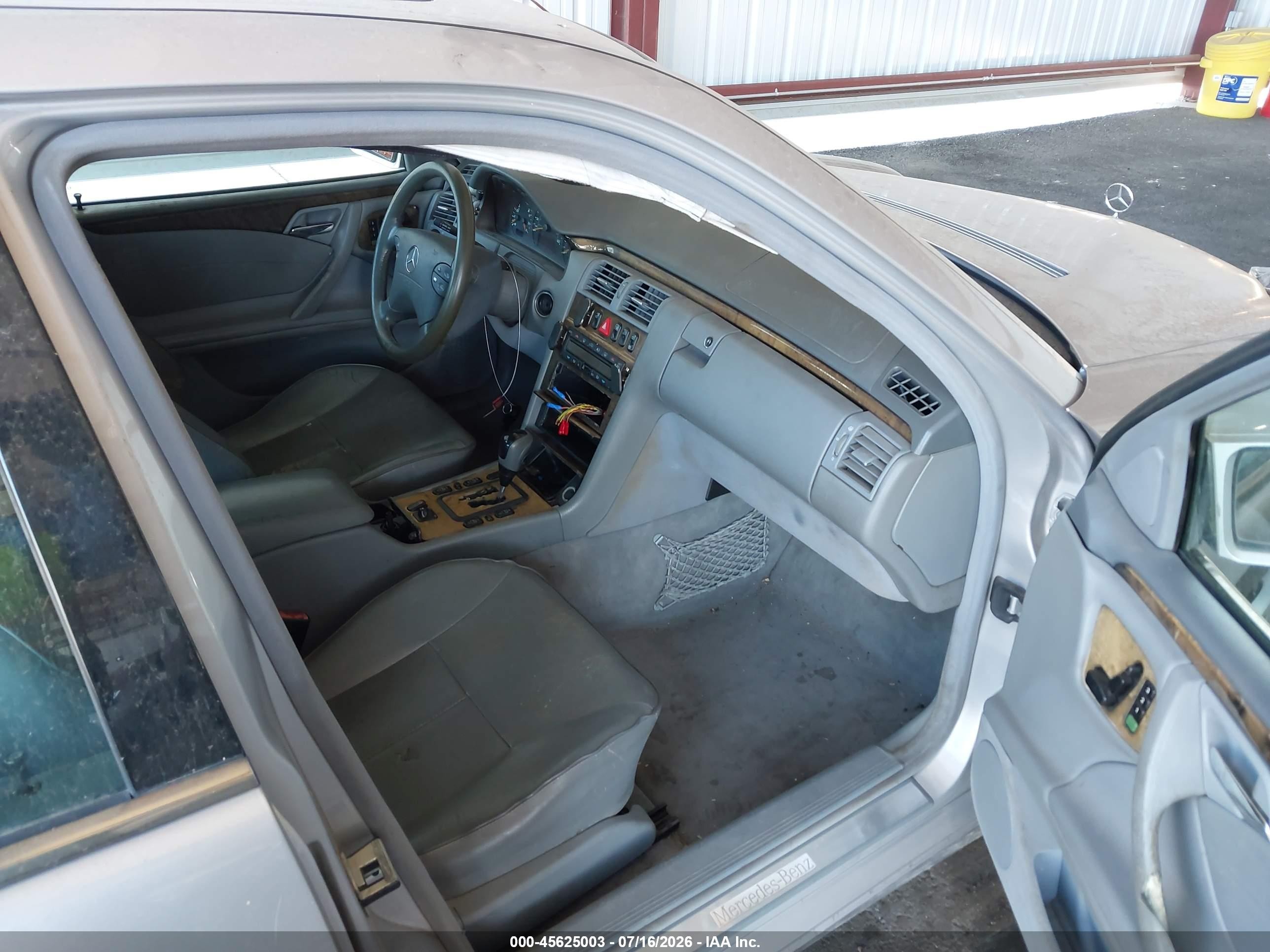 2002 Mercedes-benz E 320 Silver vin: WDBJF65J82B460181