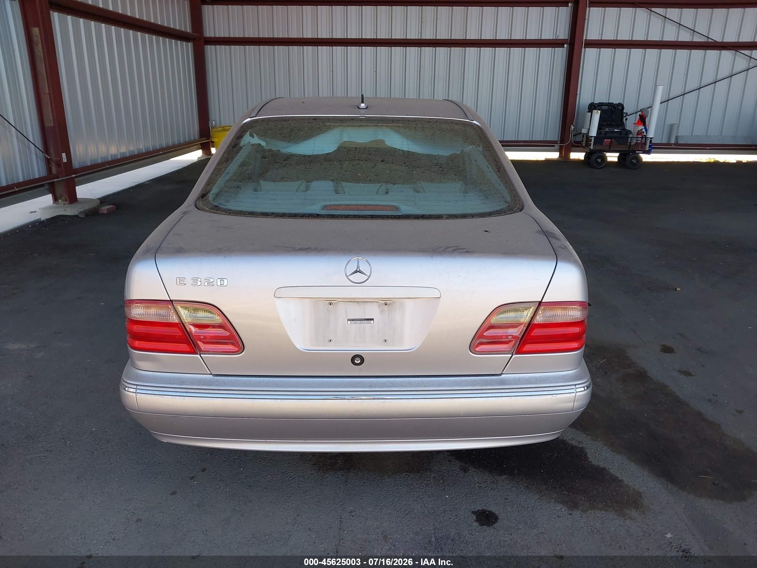 2002 Mercedes-benz E 320 Silver vin: WDBJF65J82B460181