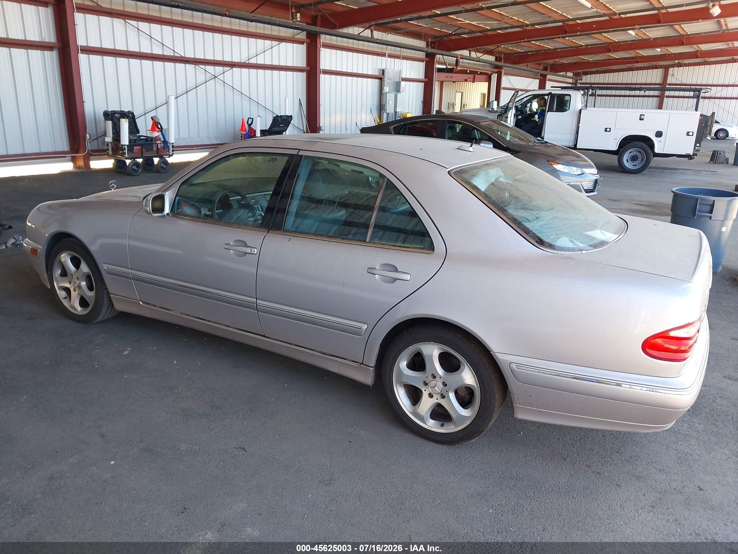 2002 Mercedes-benz E 320 Silver vin: WDBJF65J82B460181