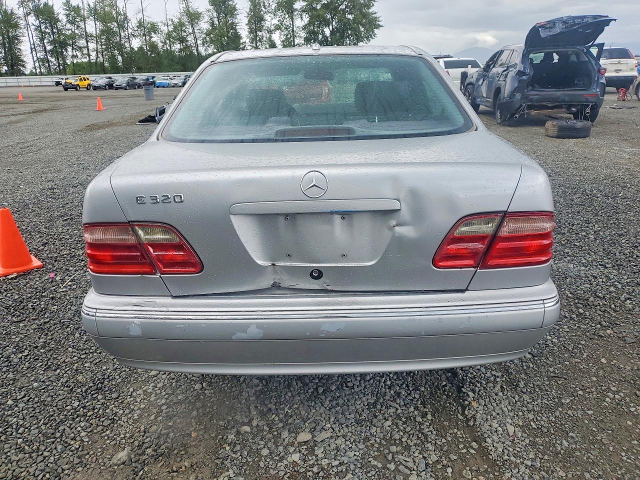 2002 Mercedes-benz E 320 Silver vin: WDBJF65J82B477322