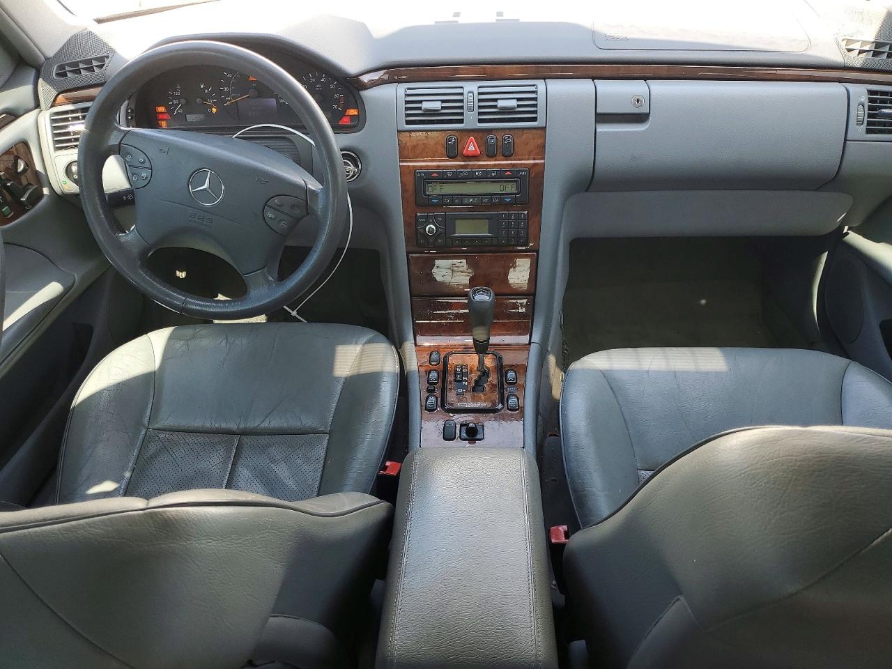 2000 Mercedes-benz E 320 White vin: WDBJF65J8YA971162