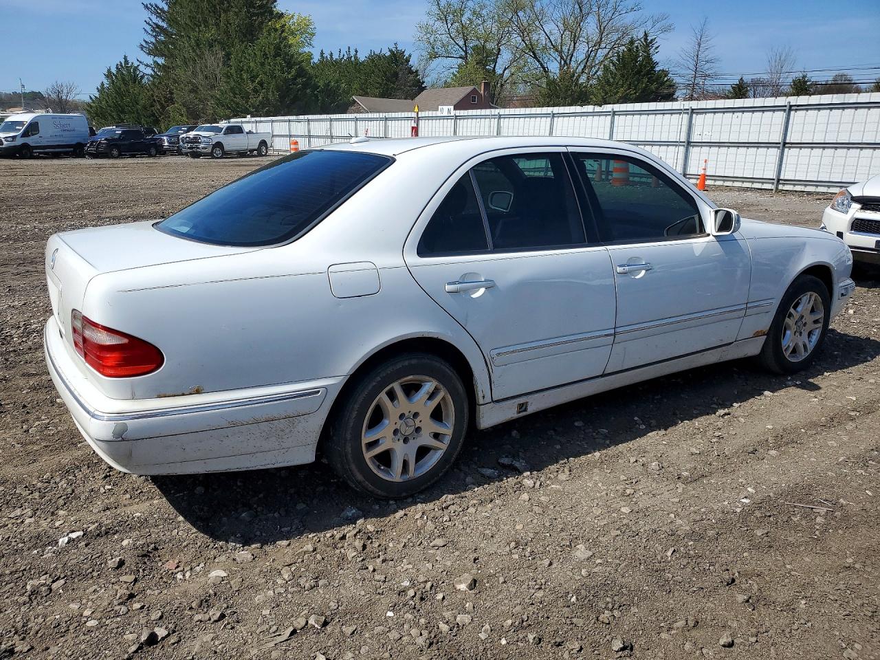 2000 Mercedes-benz E 320 White vin: WDBJF65J8YA971162