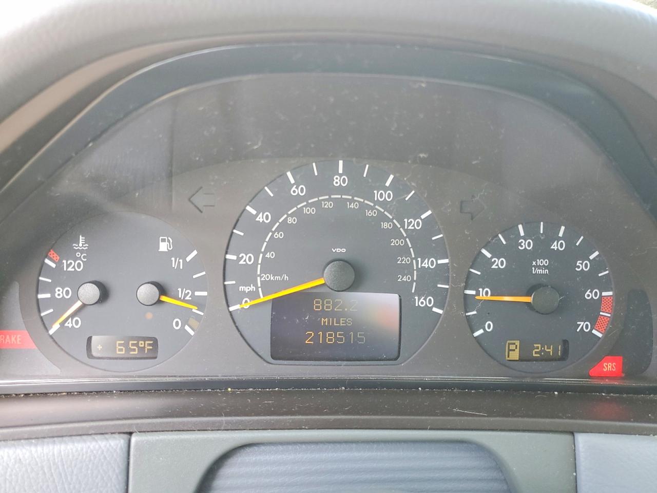 2000 Mercedes-benz E 320 White vin: WDBJF65J8YA971162