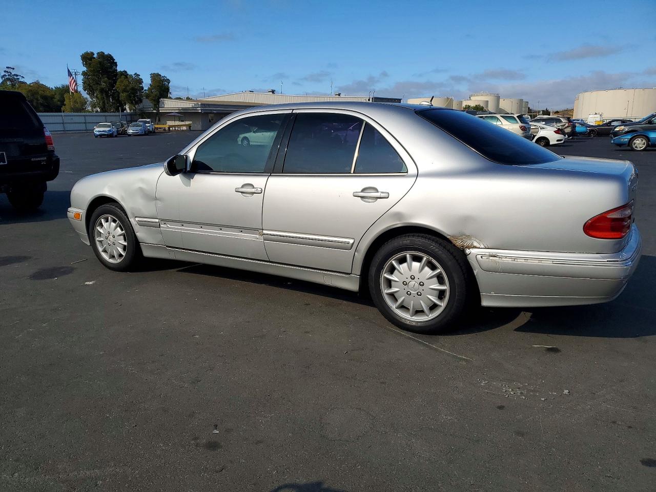 2000 Mercedes-benz E 320 Silver vin: WDBJF65J8YB090763