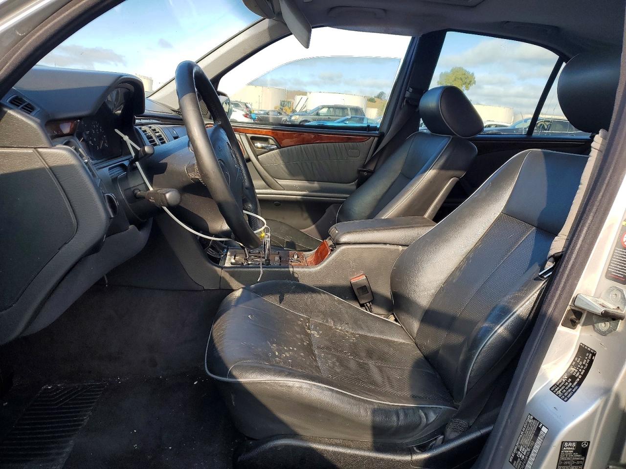 2000 Mercedes-benz E 320 Silver vin: WDBJF65J8YB090763