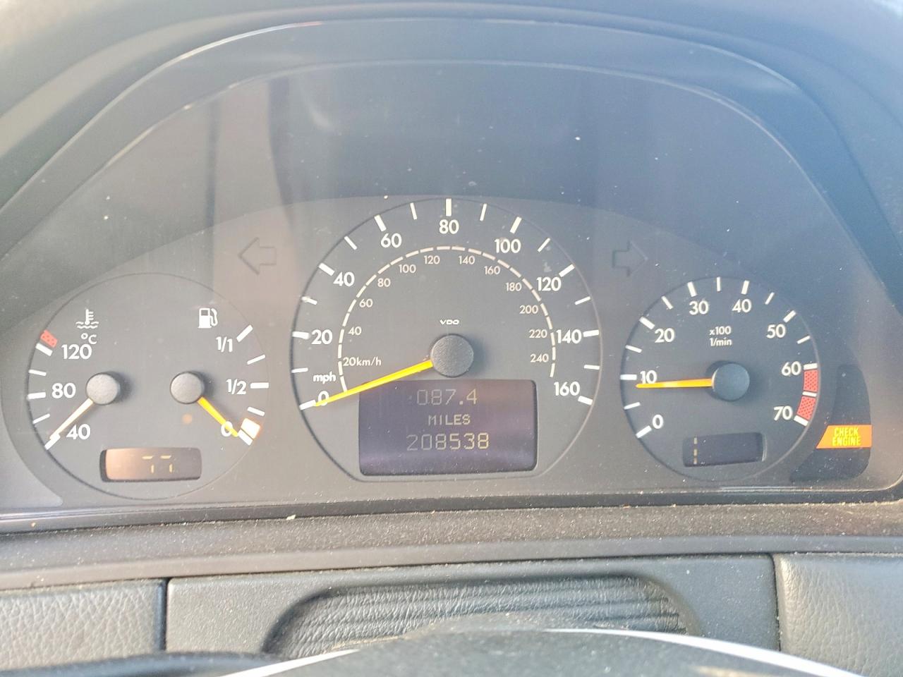 2000 Mercedes-benz E 320 Silver vin: WDBJF65J8YB090763