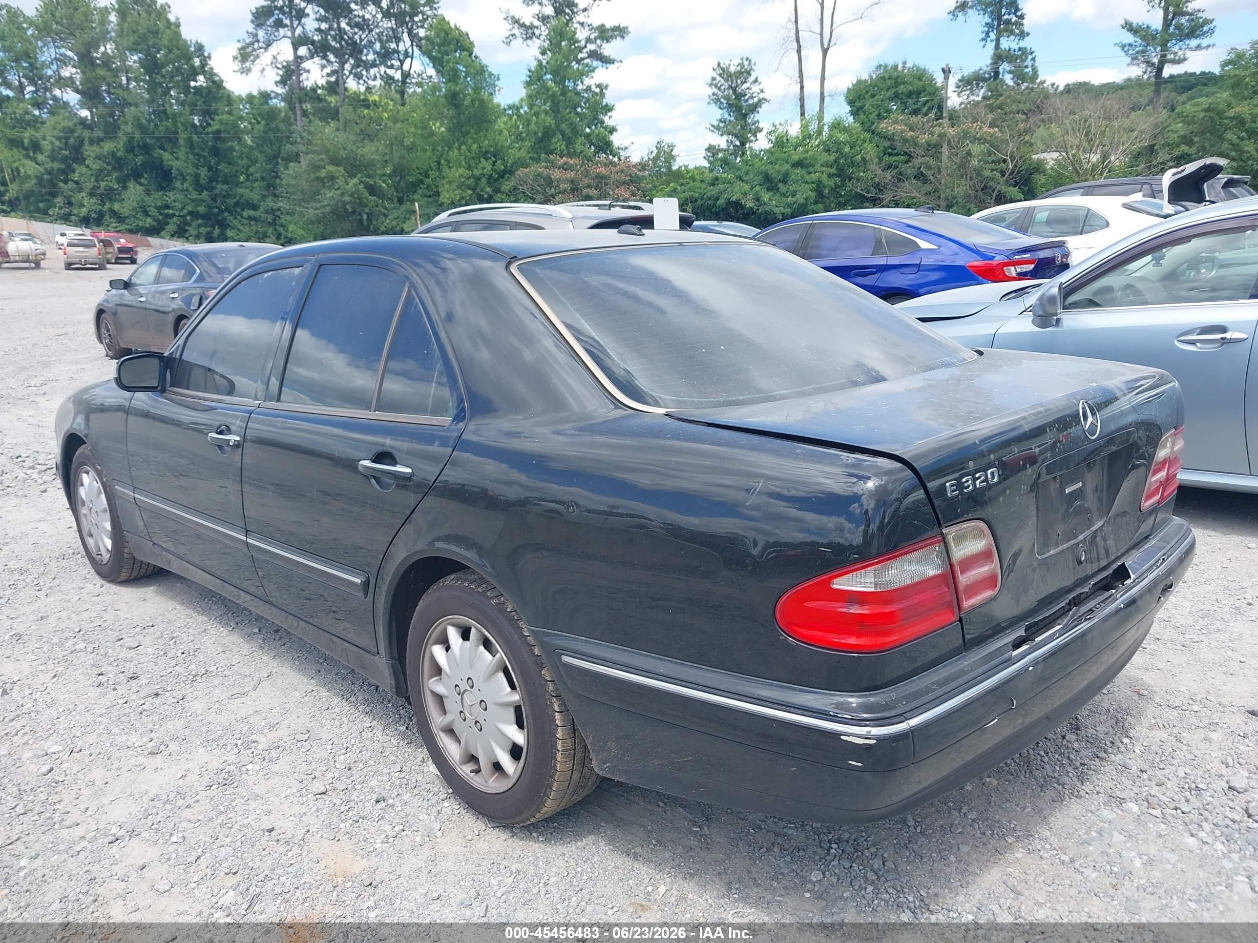 2000 Mercedes-benz E 320   Black vin: WDBJF65J8YB115094
