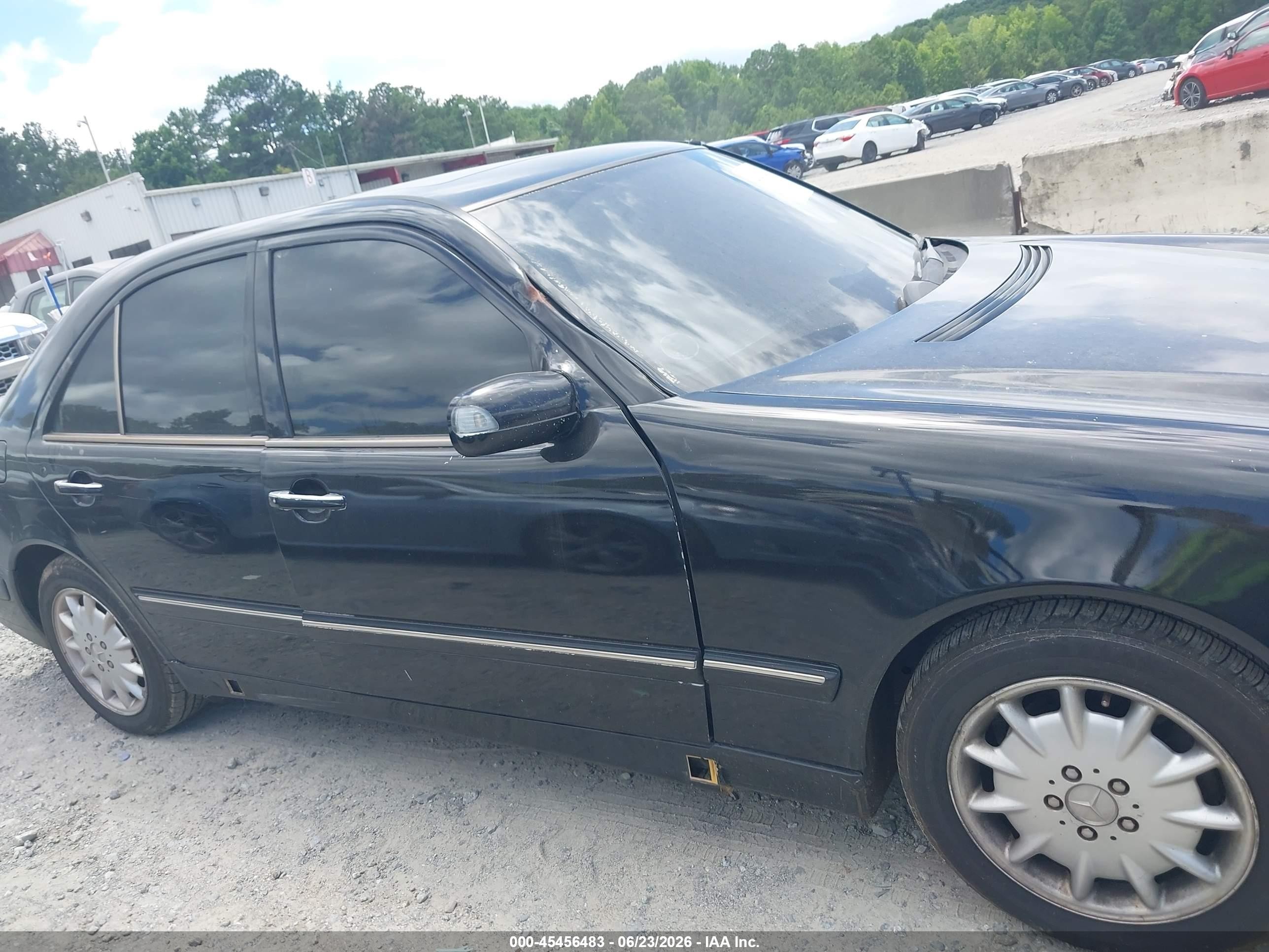 2000 Mercedes-benz E 320   Black vin: WDBJF65J8YB115094