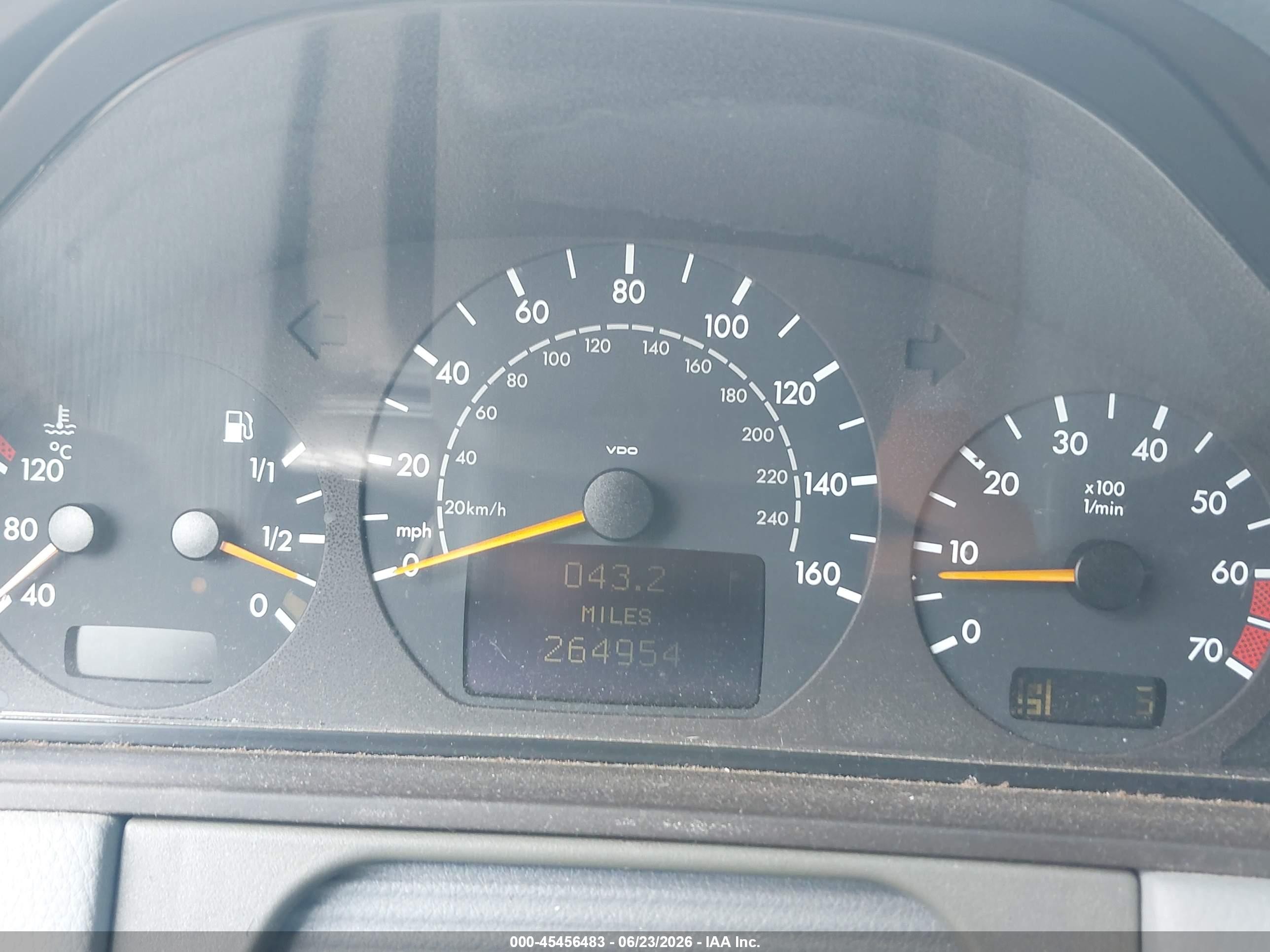 2000 Mercedes-benz E 320   Black vin: WDBJF65J8YB115094