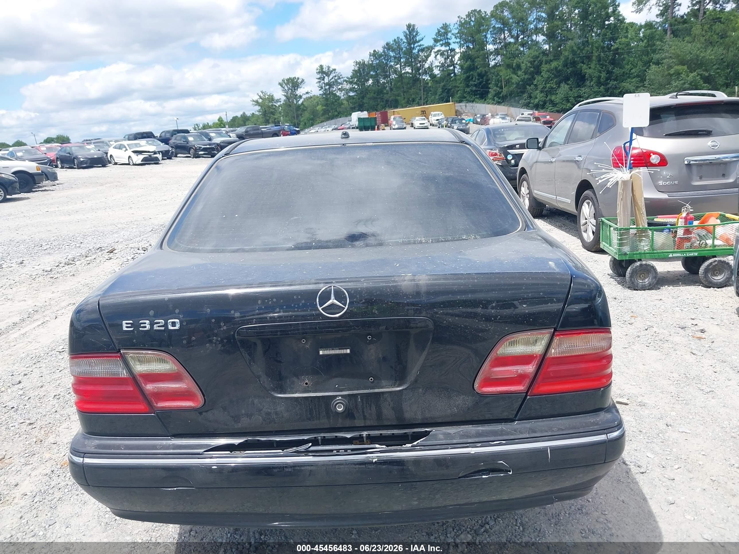 2000 Mercedes-benz E 320   Black vin: WDBJF65J8YB115094