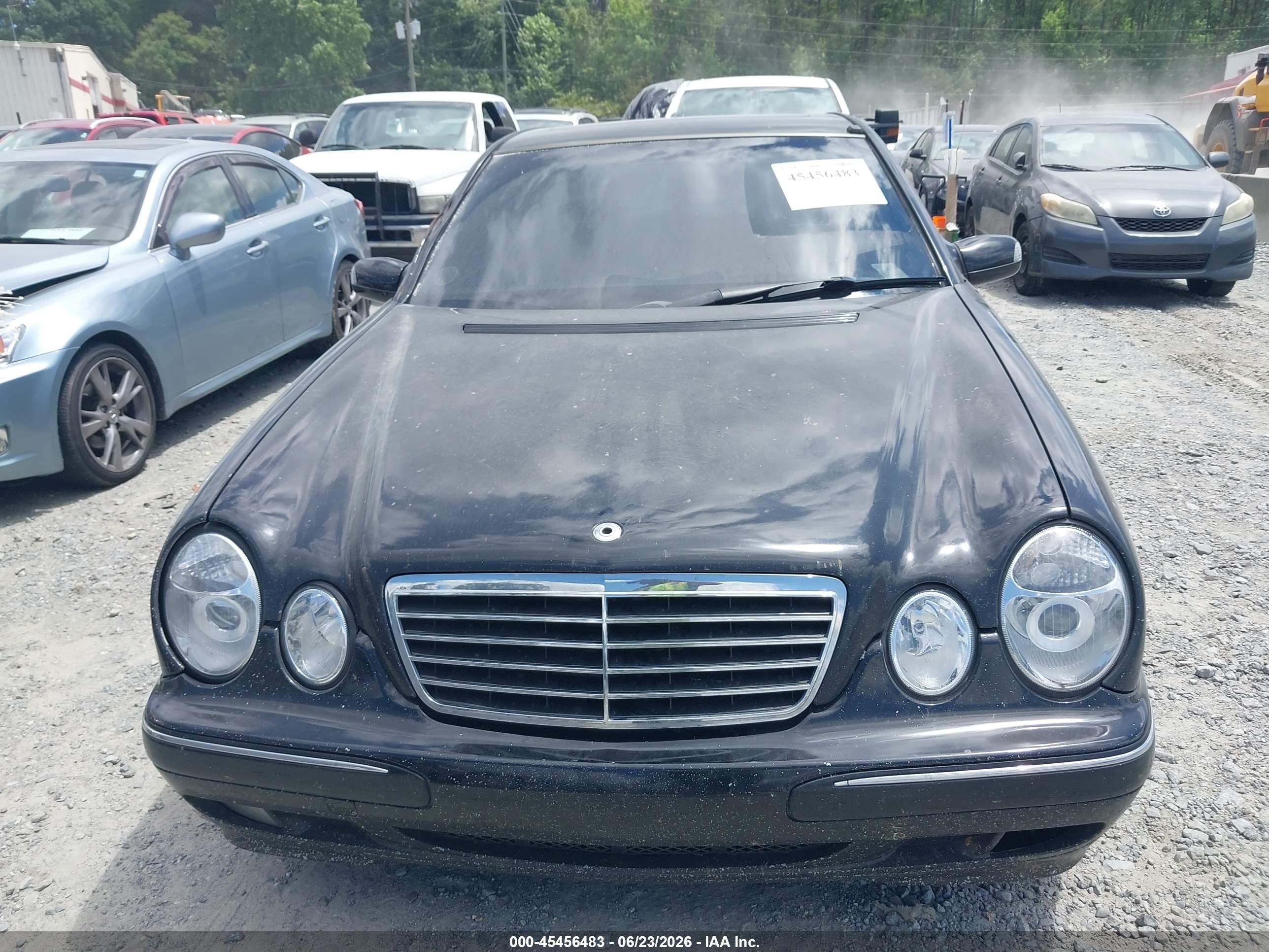 2000 Mercedes-benz E 320   Black vin: WDBJF65J8YB115094