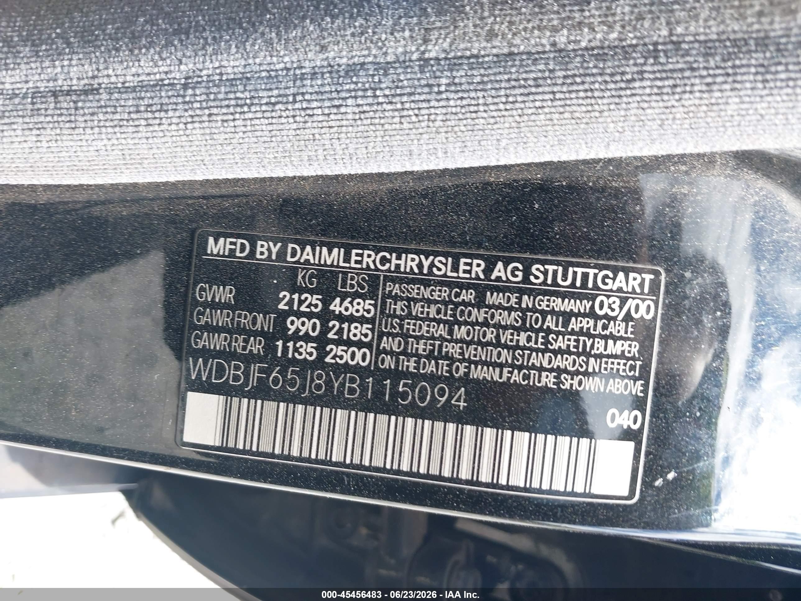 2000 Mercedes-benz E 320   Black vin: WDBJF65J8YB115094