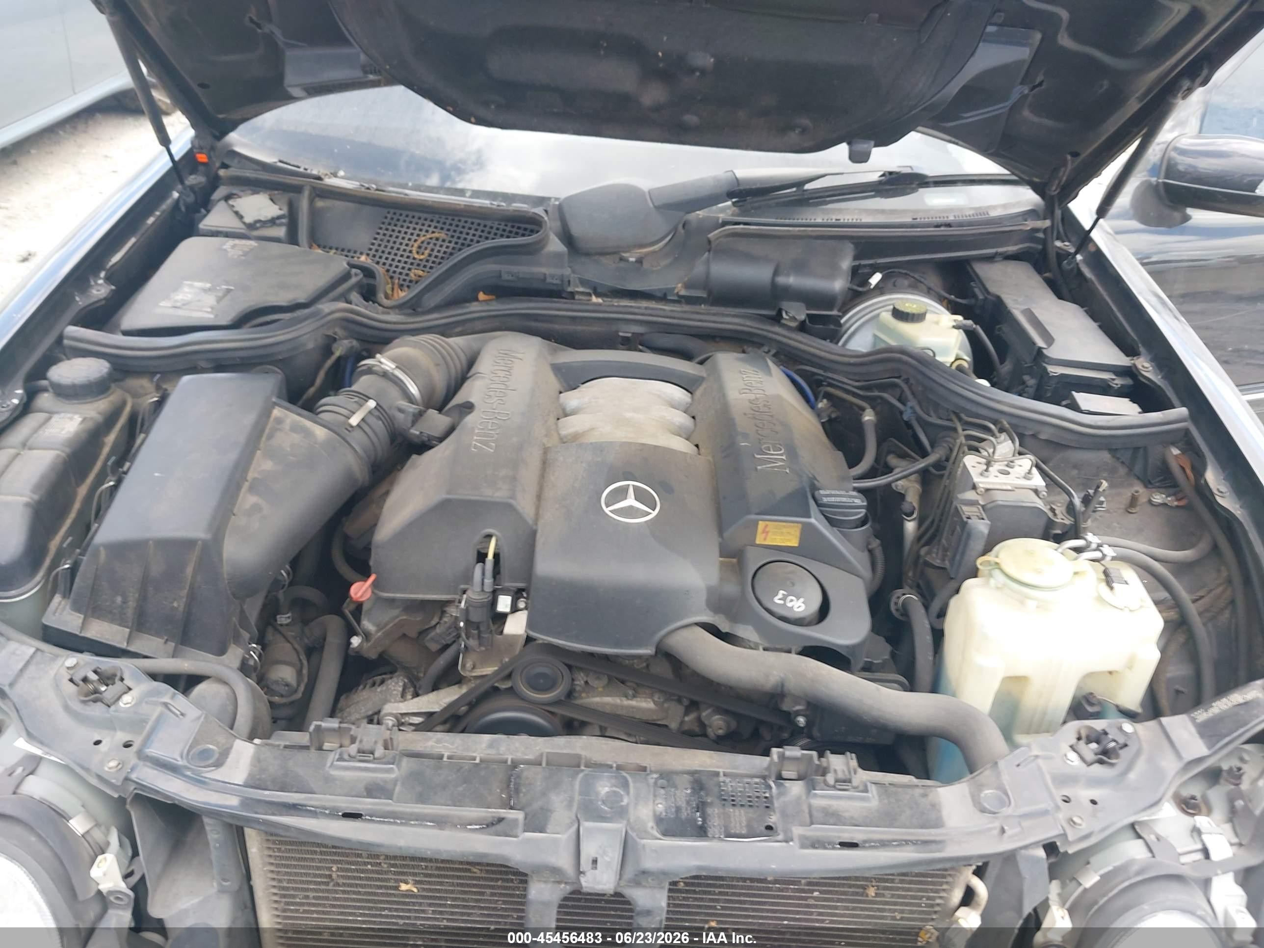 2000 Mercedes-benz E 320   Black vin: WDBJF65J8YB115094