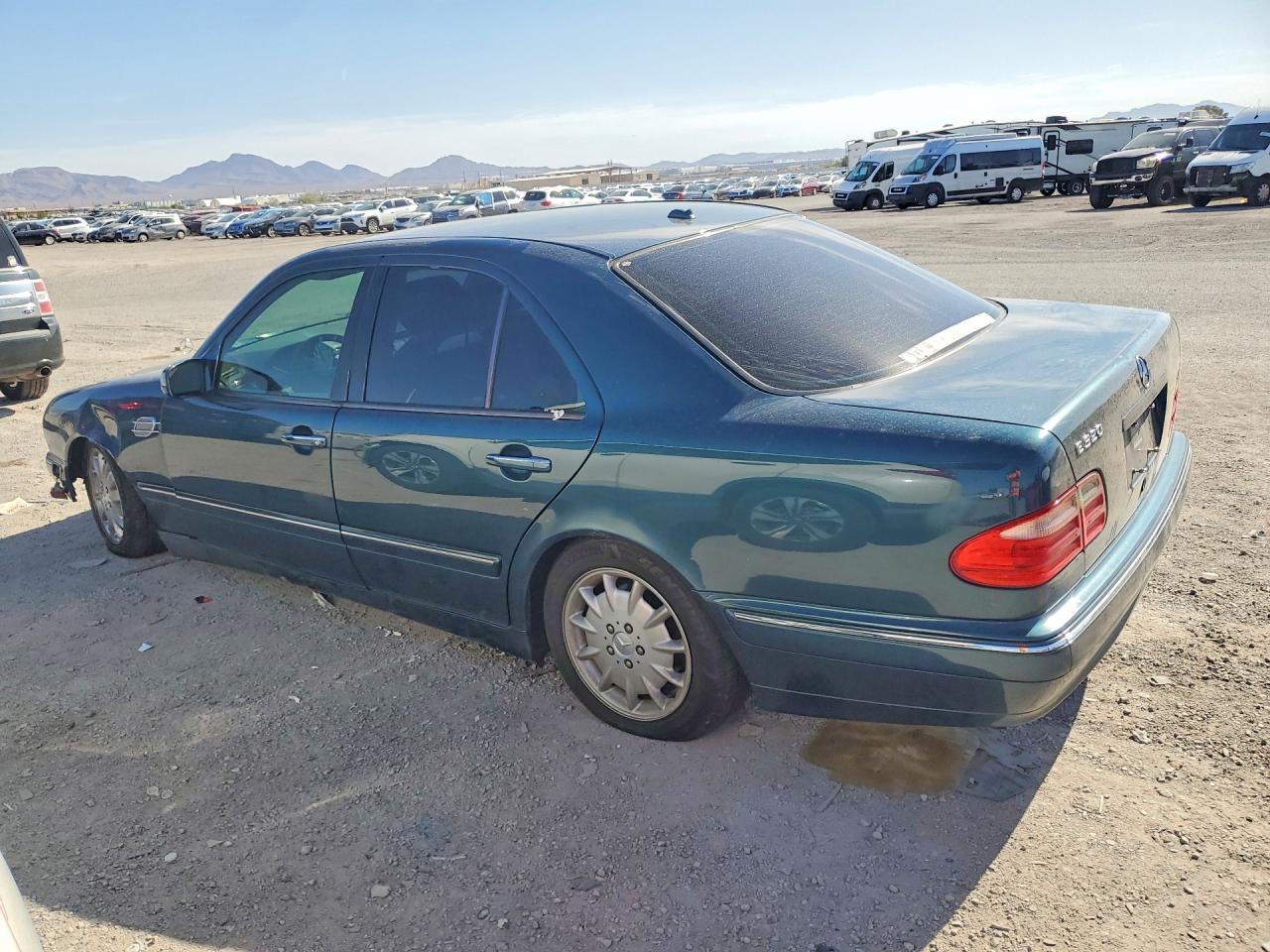 2000 Mercedes-benz E 320 Teal vin: WDBJF65J8YB161296
