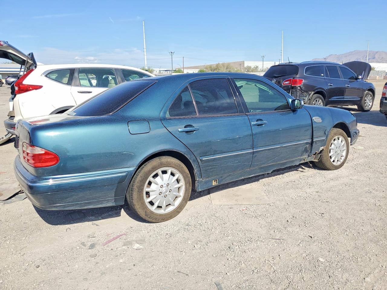 2000 Mercedes-benz E 320 Teal vin: WDBJF65J8YB161296