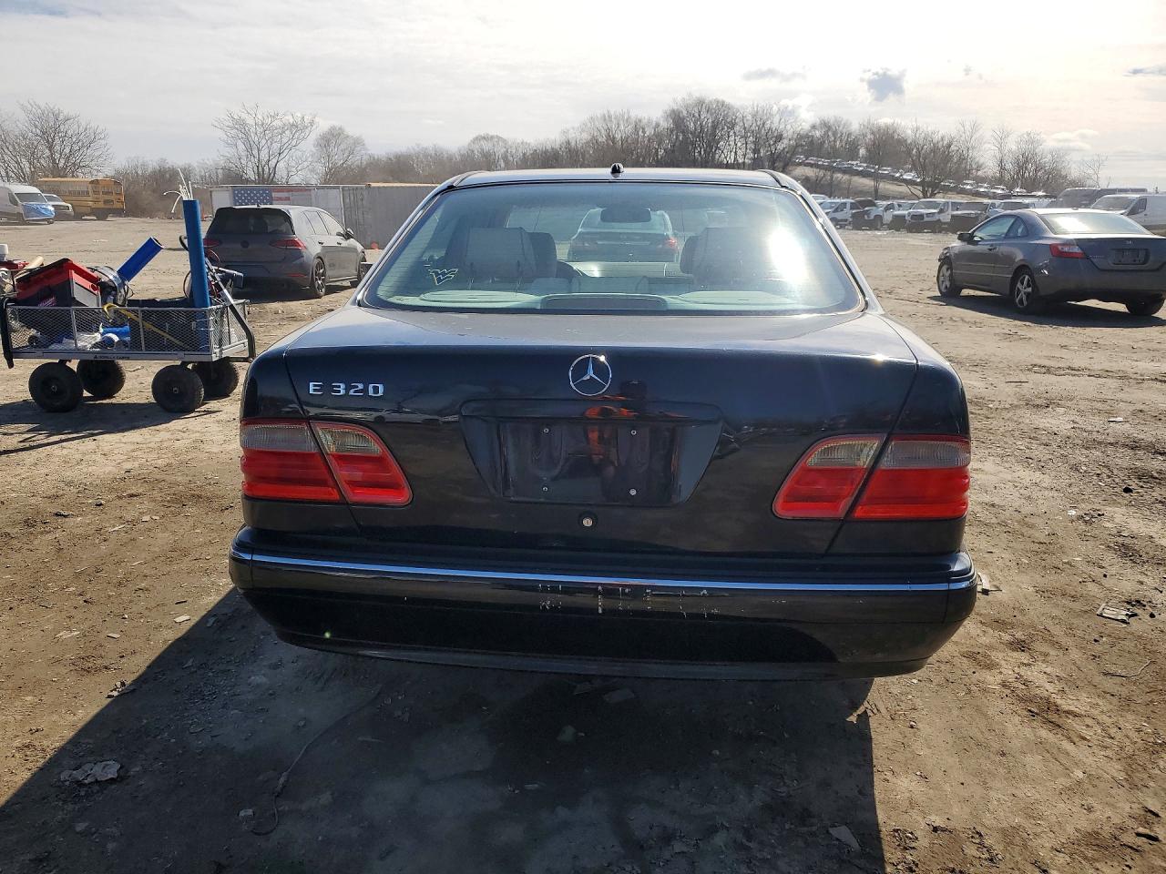 2001 Mercedes-benz E-class 320 Black vin: WDBJF65J91B322566