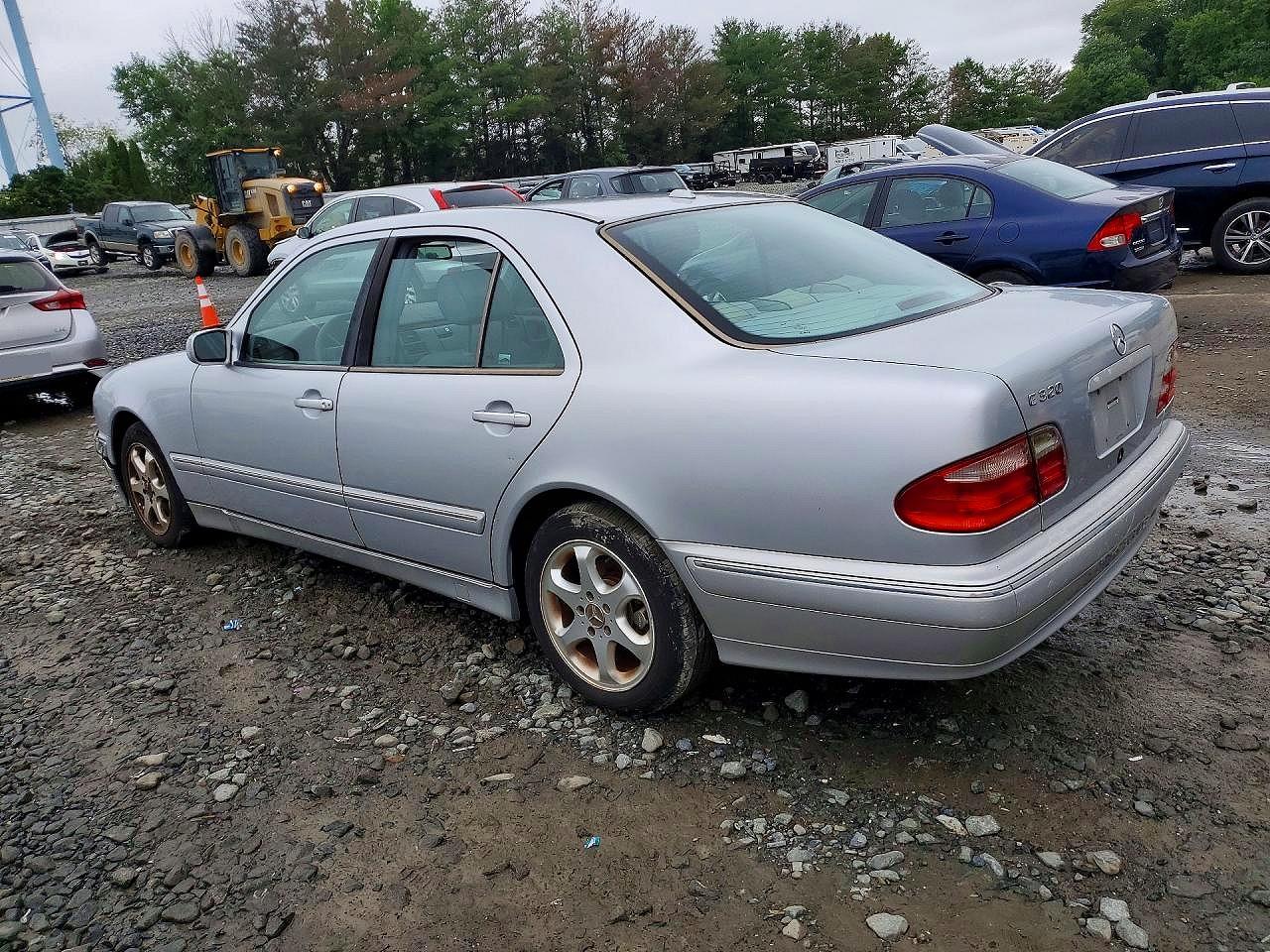 2002 Mercedes-benz E 320 Silver vin: WDBJF65J92B500803