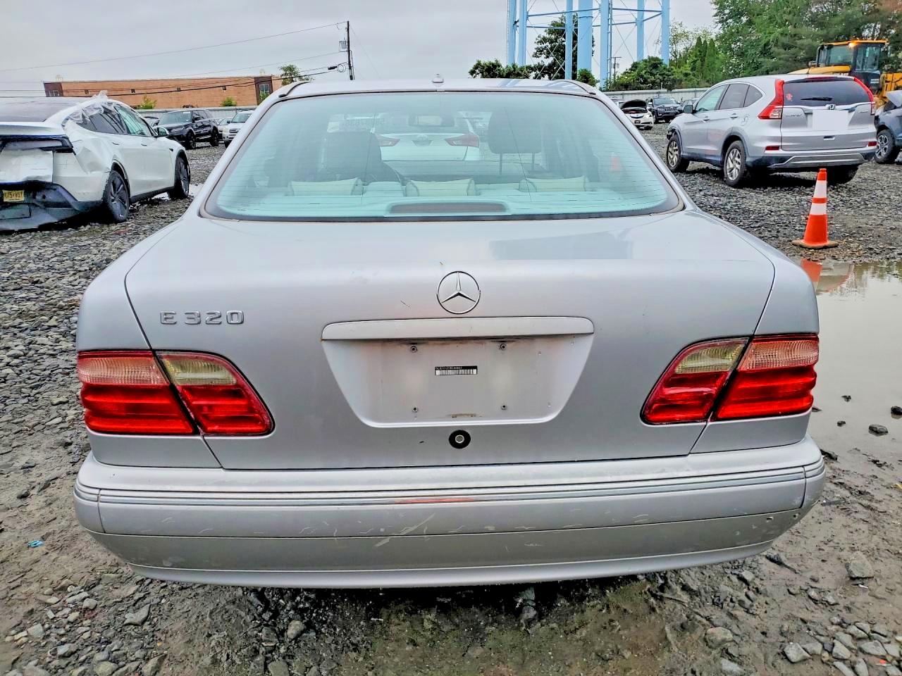 2002 Mercedes-benz E 320 Silver vin: WDBJF65J92B500803