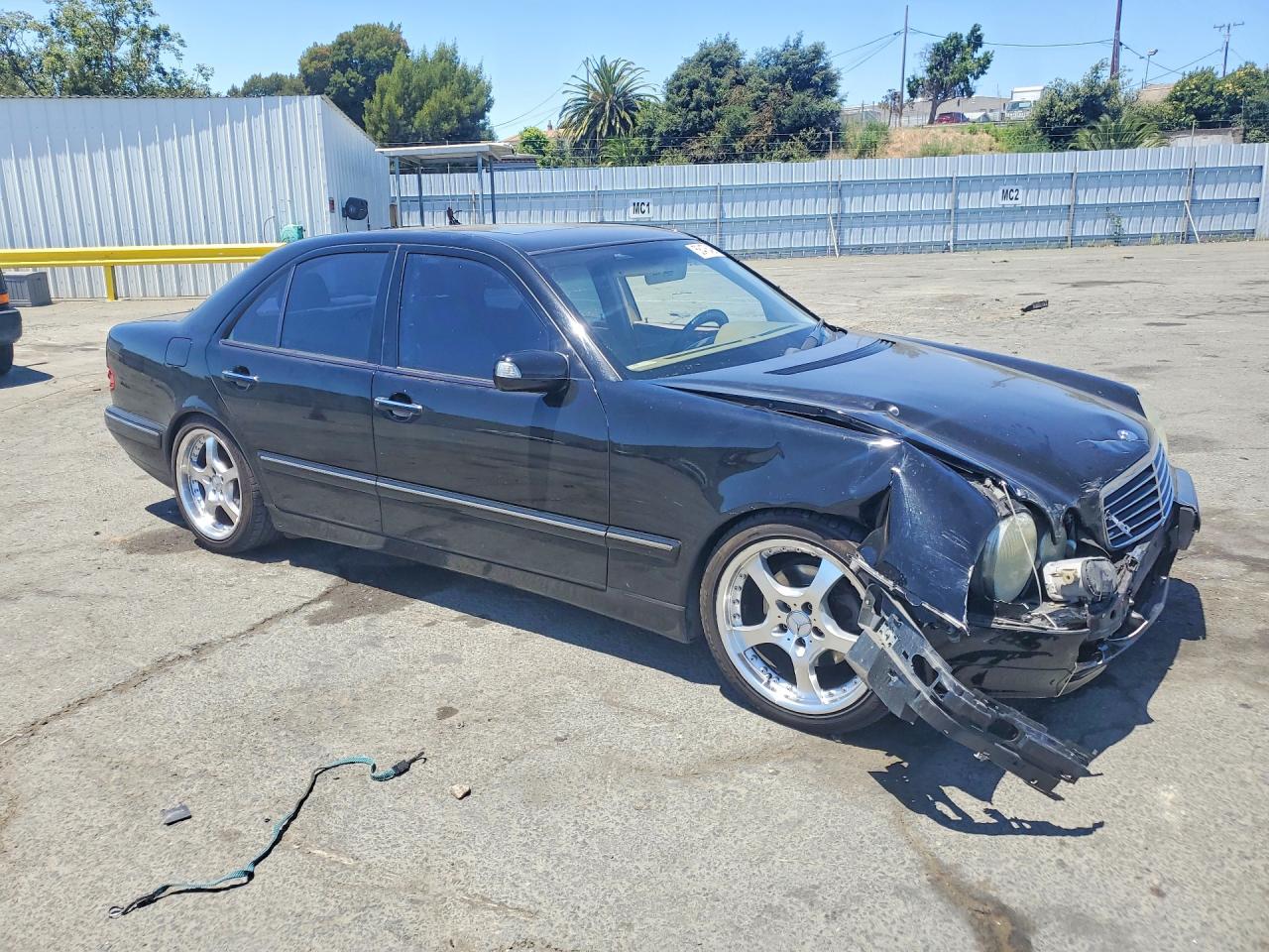 2000 Mercedes-benz E 320 Black vin: WDBJF65J9YA997981