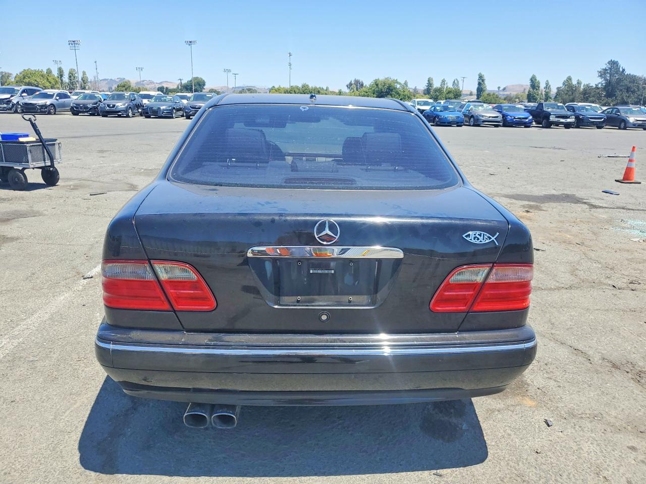 2000 Mercedes-benz E 320 Black vin: WDBJF65J9YA997981