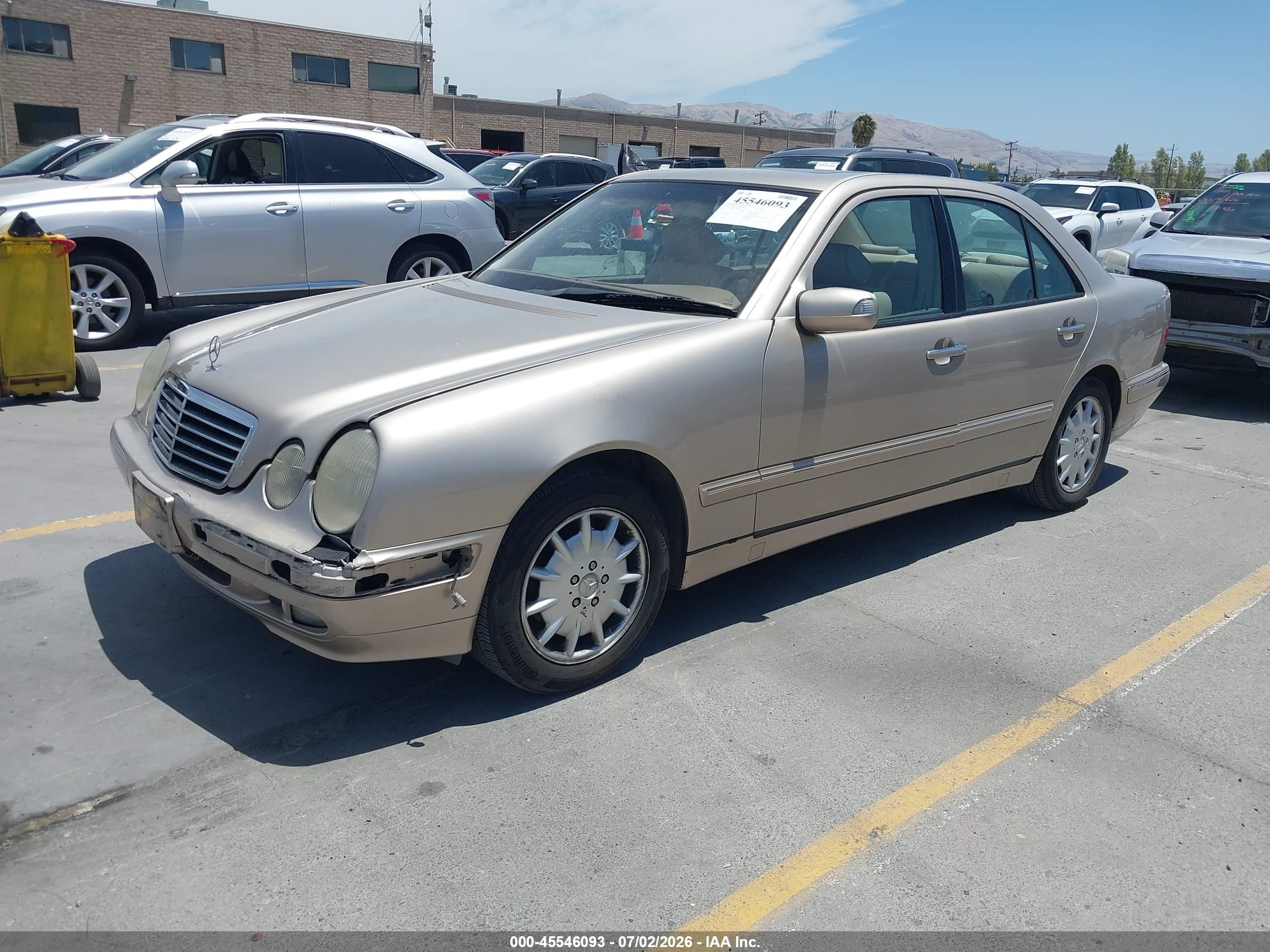 2000 Mercedes-benz E 320   Gold vin: WDBJF65J9YB060316
