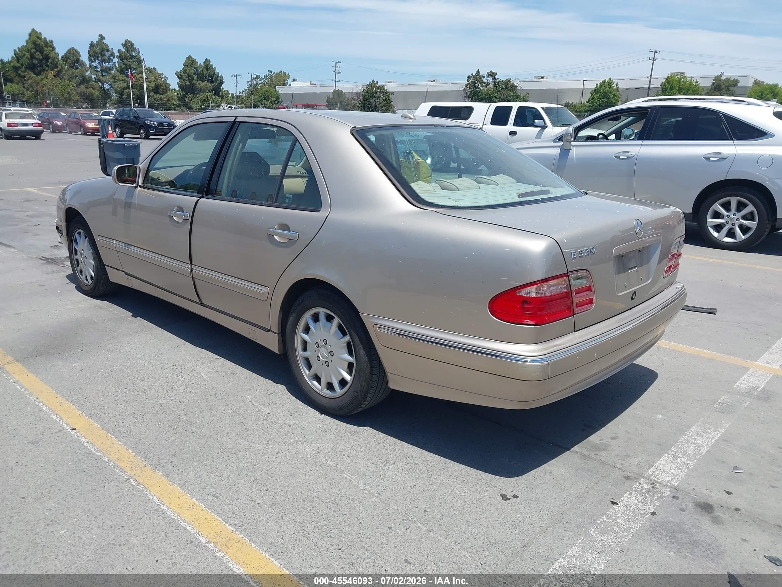 2000 Mercedes-benz E 320   Gold vin: WDBJF65J9YB060316