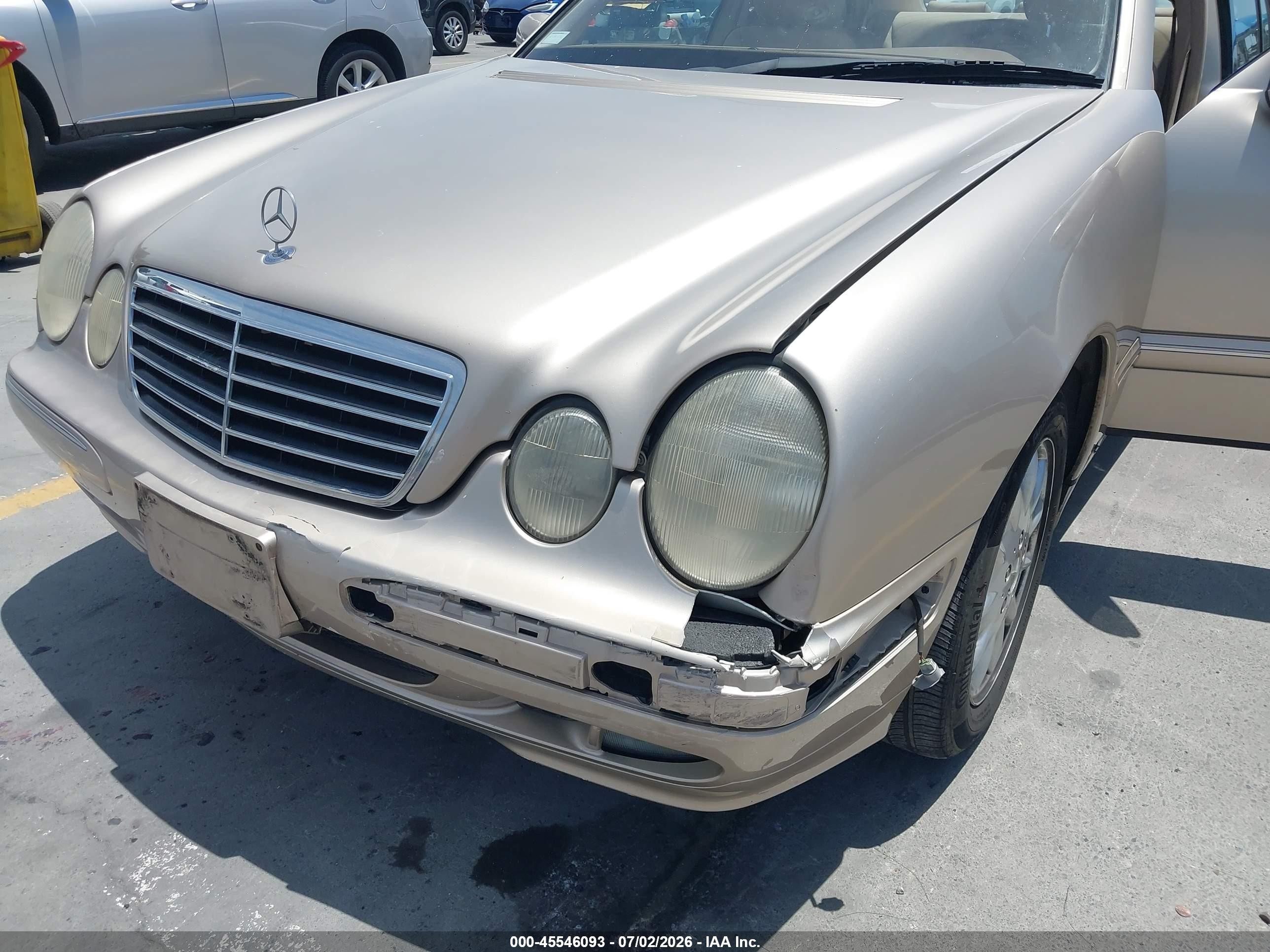 2000 Mercedes-benz E 320   Gold vin: WDBJF65J9YB060316