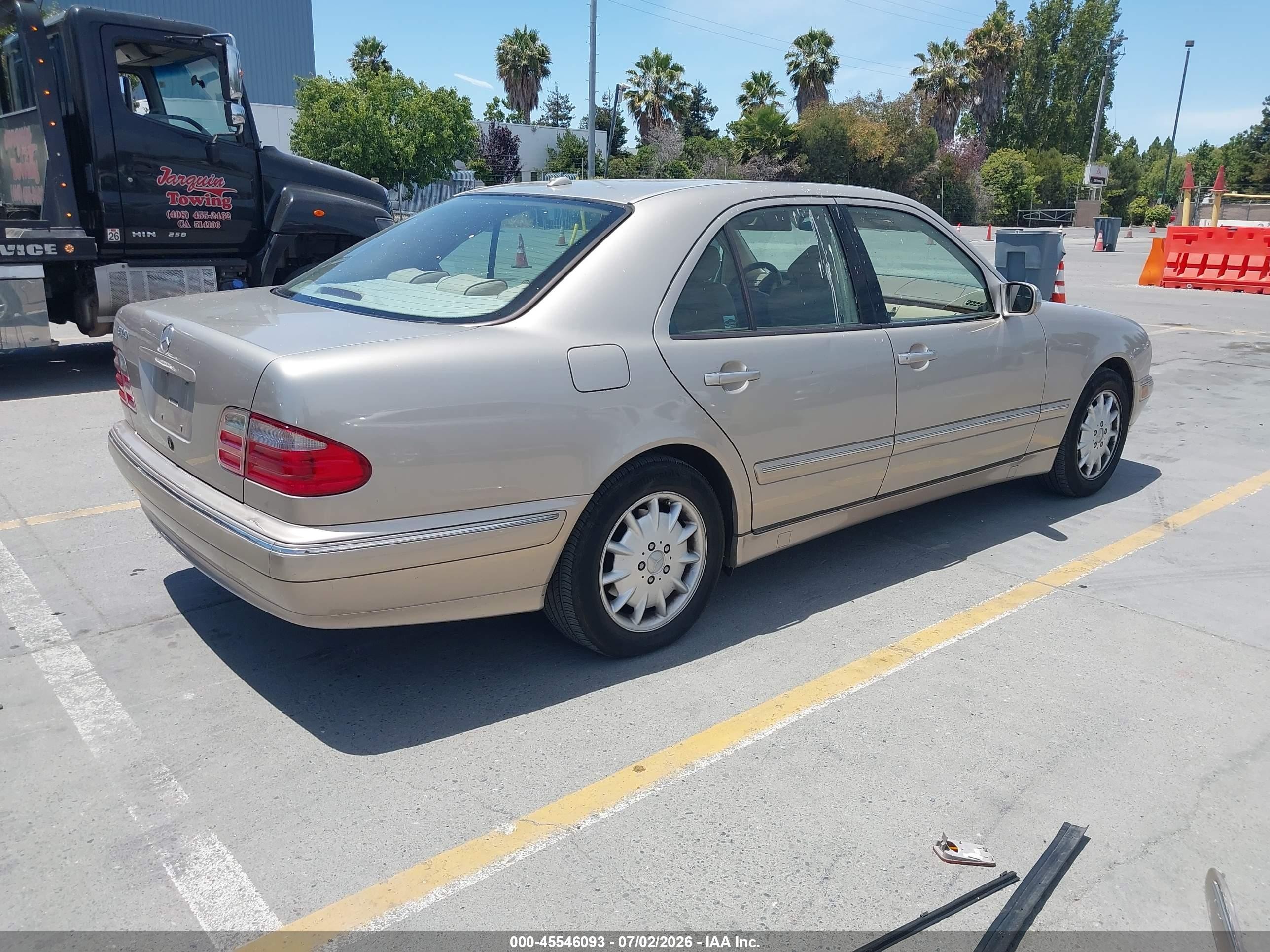 2000 Mercedes-benz E 320   Gold vin: WDBJF65J9YB060316