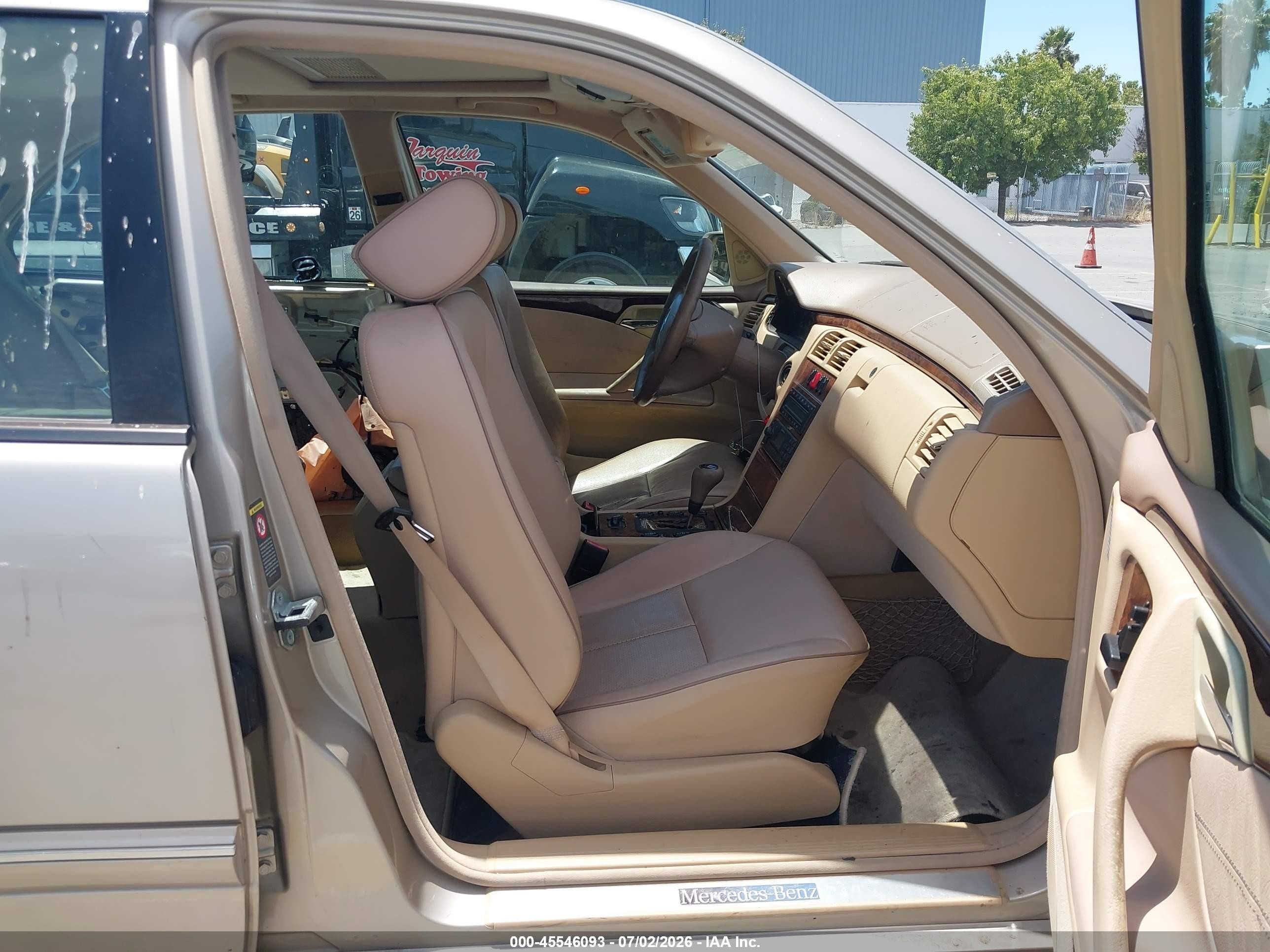 2000 Mercedes-benz E 320   Gold vin: WDBJF65J9YB060316