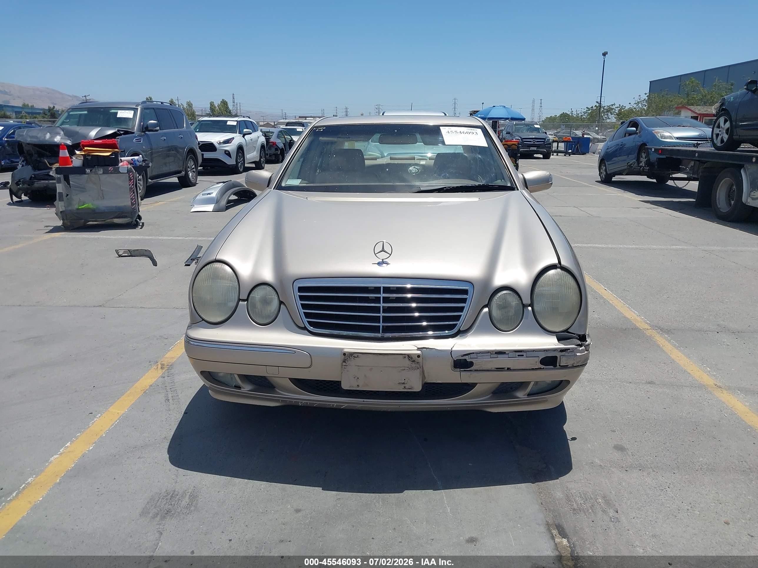 2000 Mercedes-benz E 320   Gold vin: WDBJF65J9YB060316